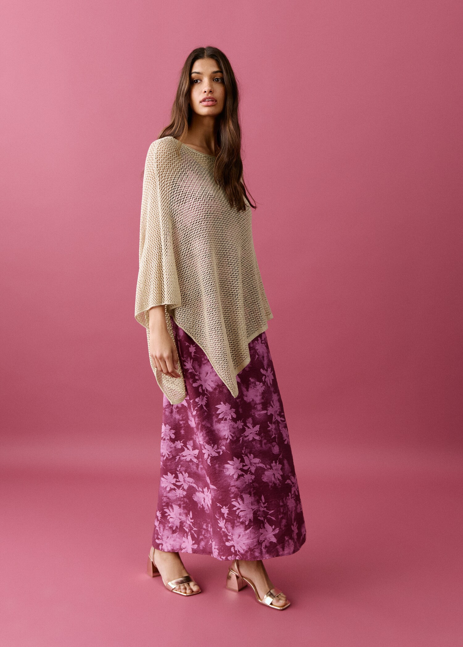 Asymmetrical lurex knitted cape - General plane