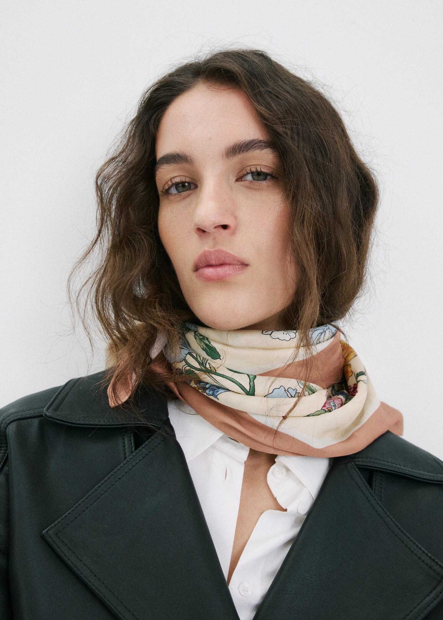 Floral satin scarf - General plane