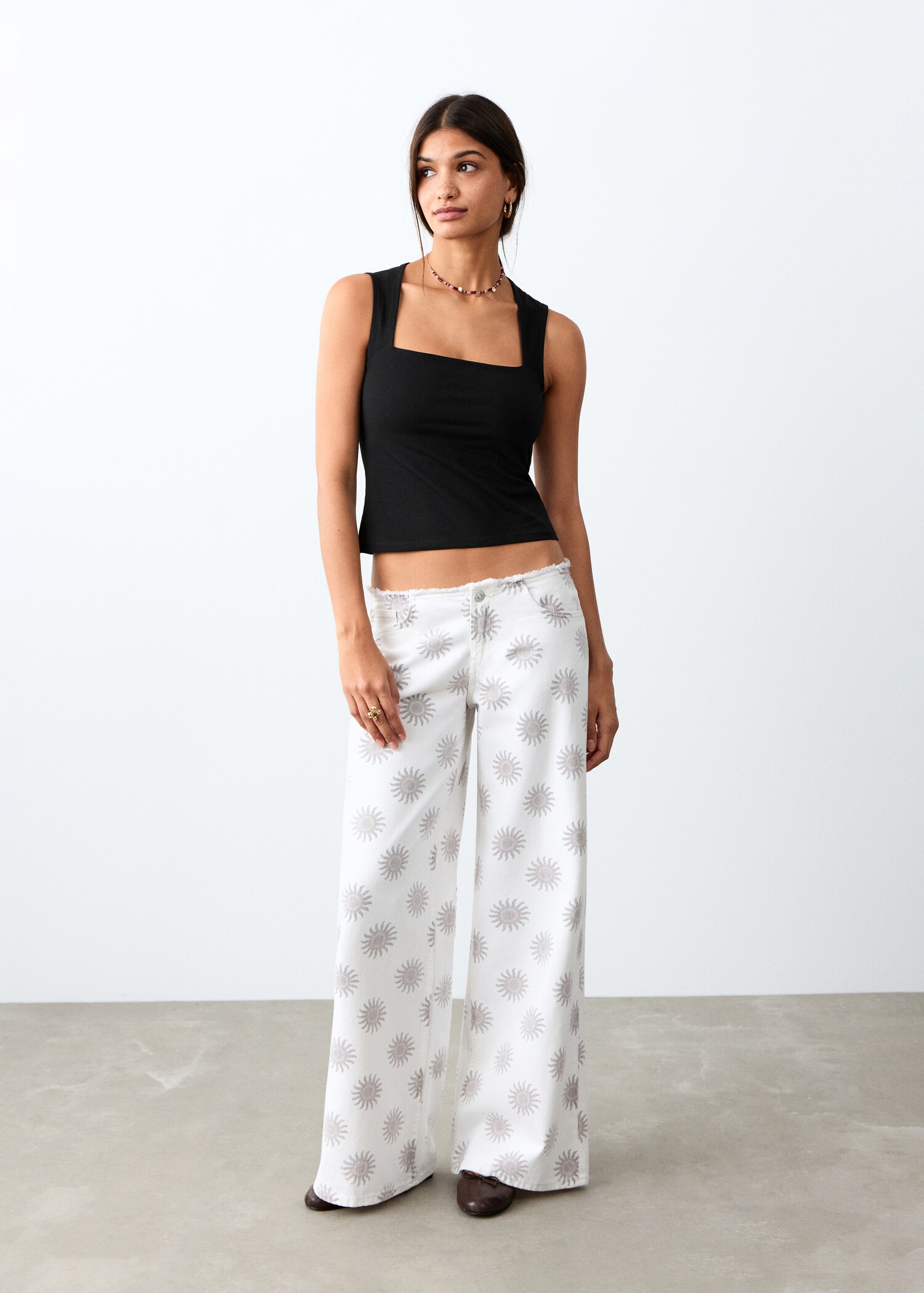 Fitted top with wide straps - General plane