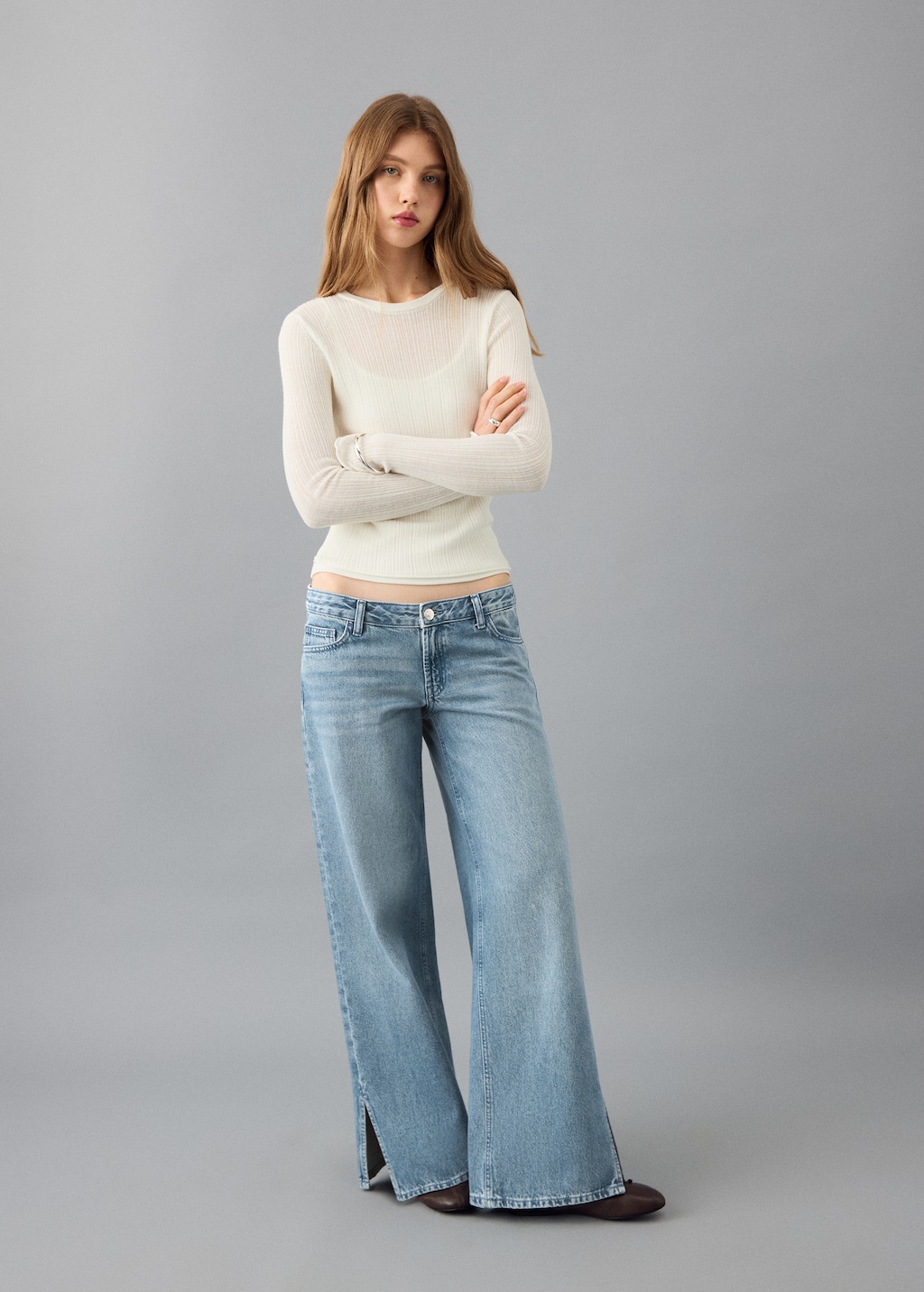 Wide leg jeans with cut-out