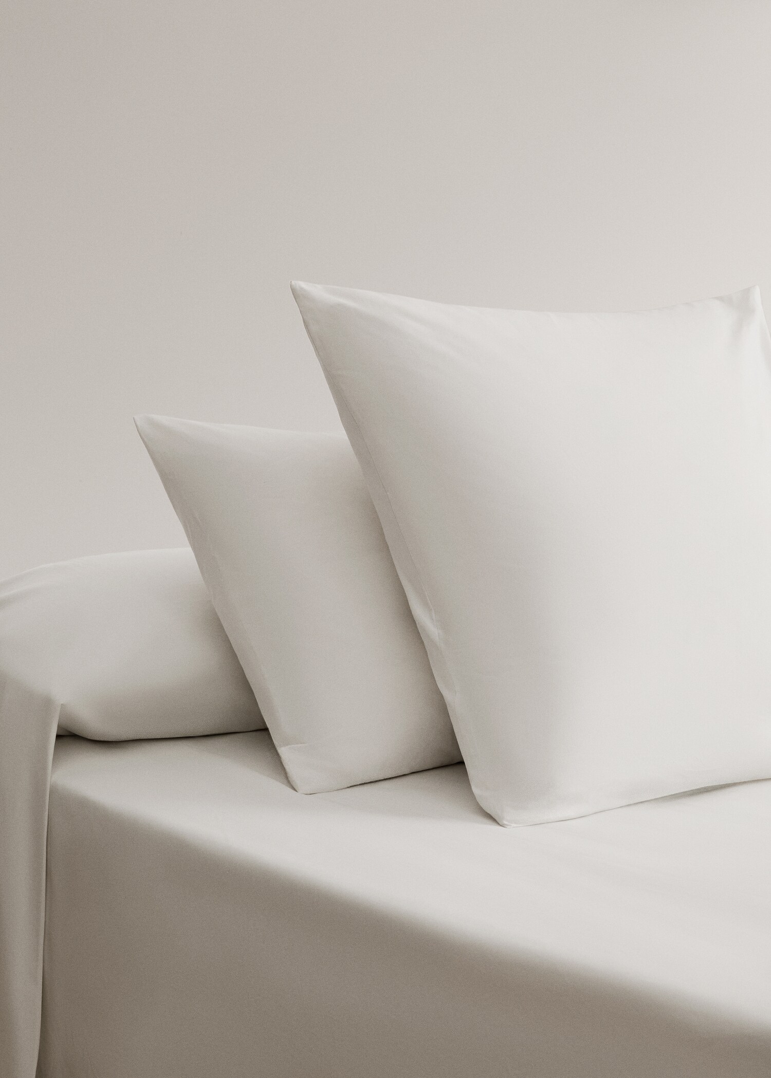 Two 200-thread count percale cotton pillowcases 50x75cm - General plane