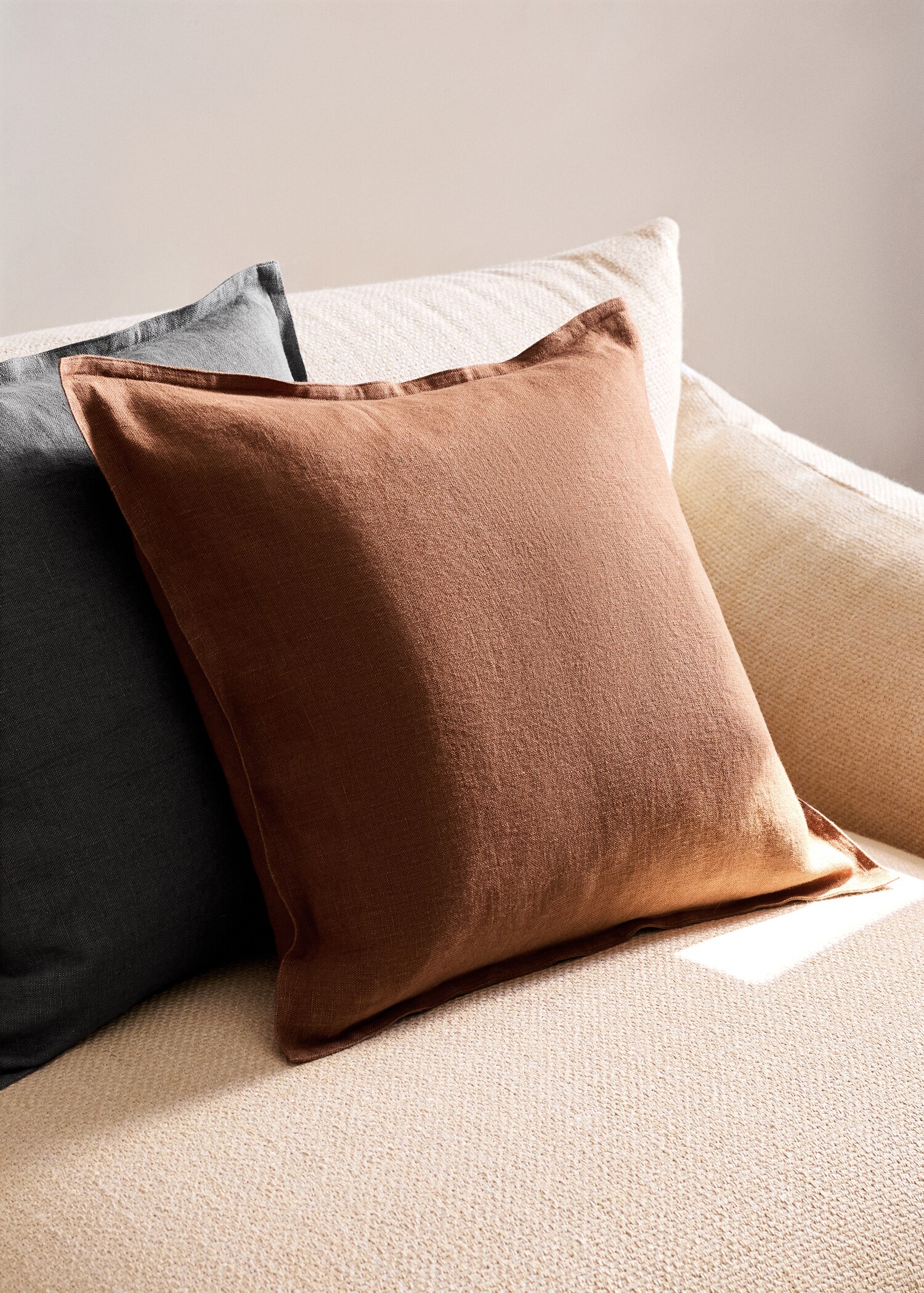 Linen cushion cover with flange 45x45 cm - General plane