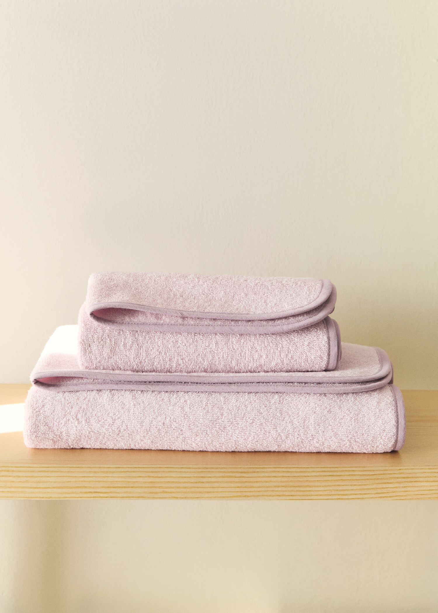 Cotton washbasin towel with contrasting trim - General plane