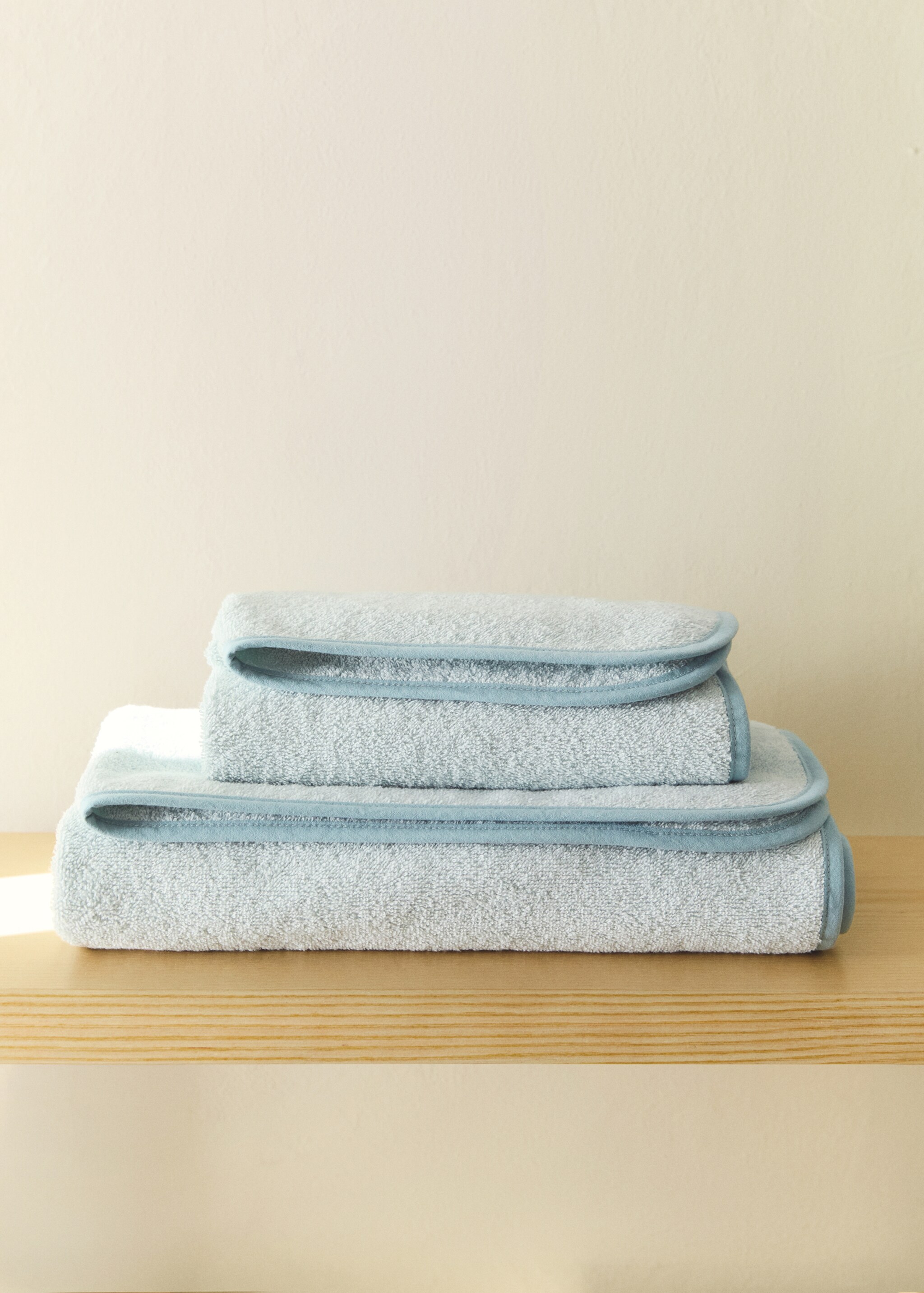 Cotton washbasin towel with contrasting trim - General plane, Mint Green. Ref: 27042935-00.