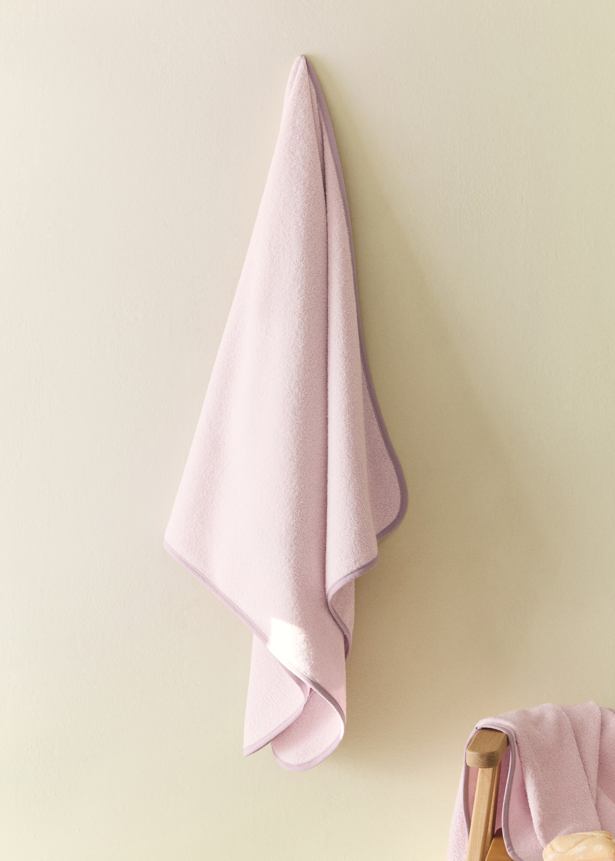 Kinder-Duschtuch mit Kontrastborte - Allgemeine Ansicht, Pfirsich. Ref: 27042936-00.