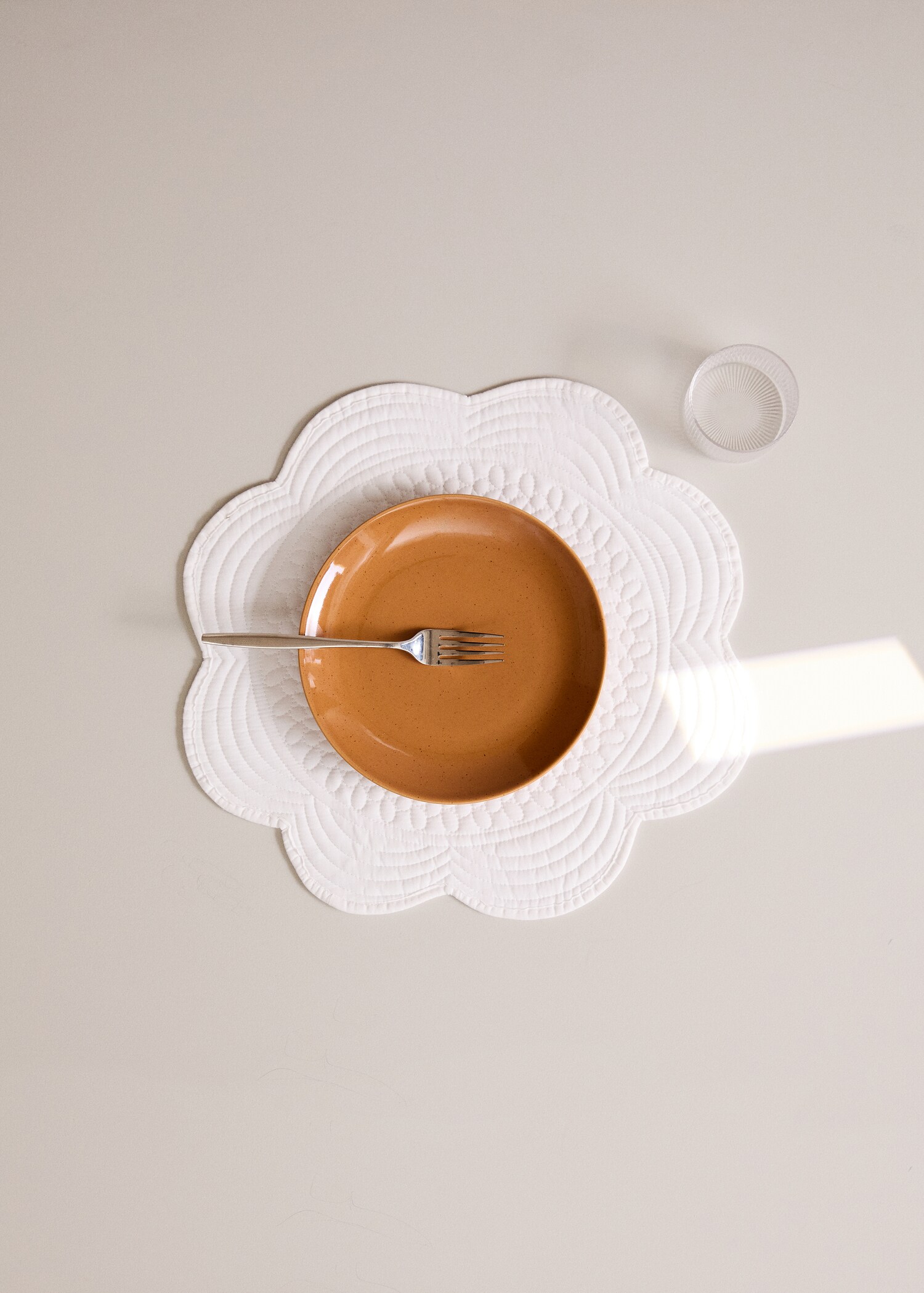 Quilted flower-shaped table mat - General plane