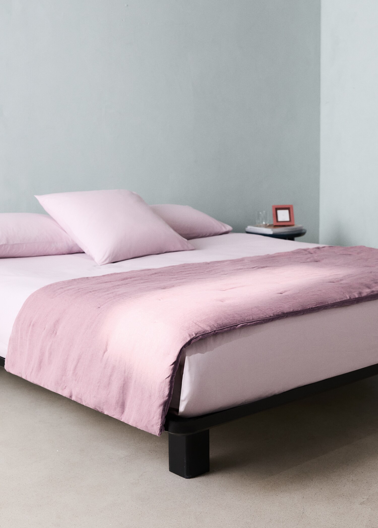 Linen velvet bedspread footboard - General plane