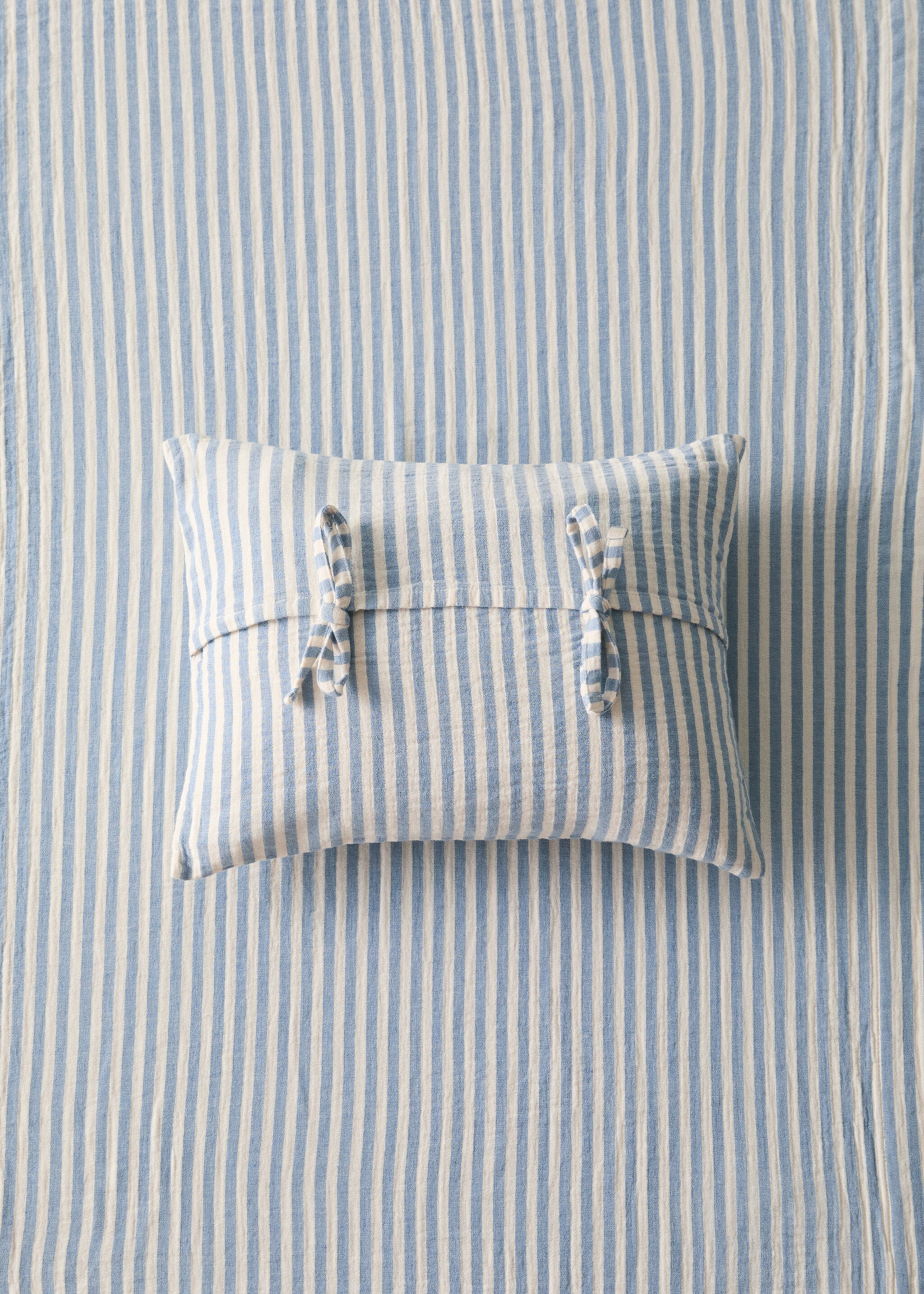 Cotton cushion cover with striped design - General plane, Blue. Ref: 27043334-00.