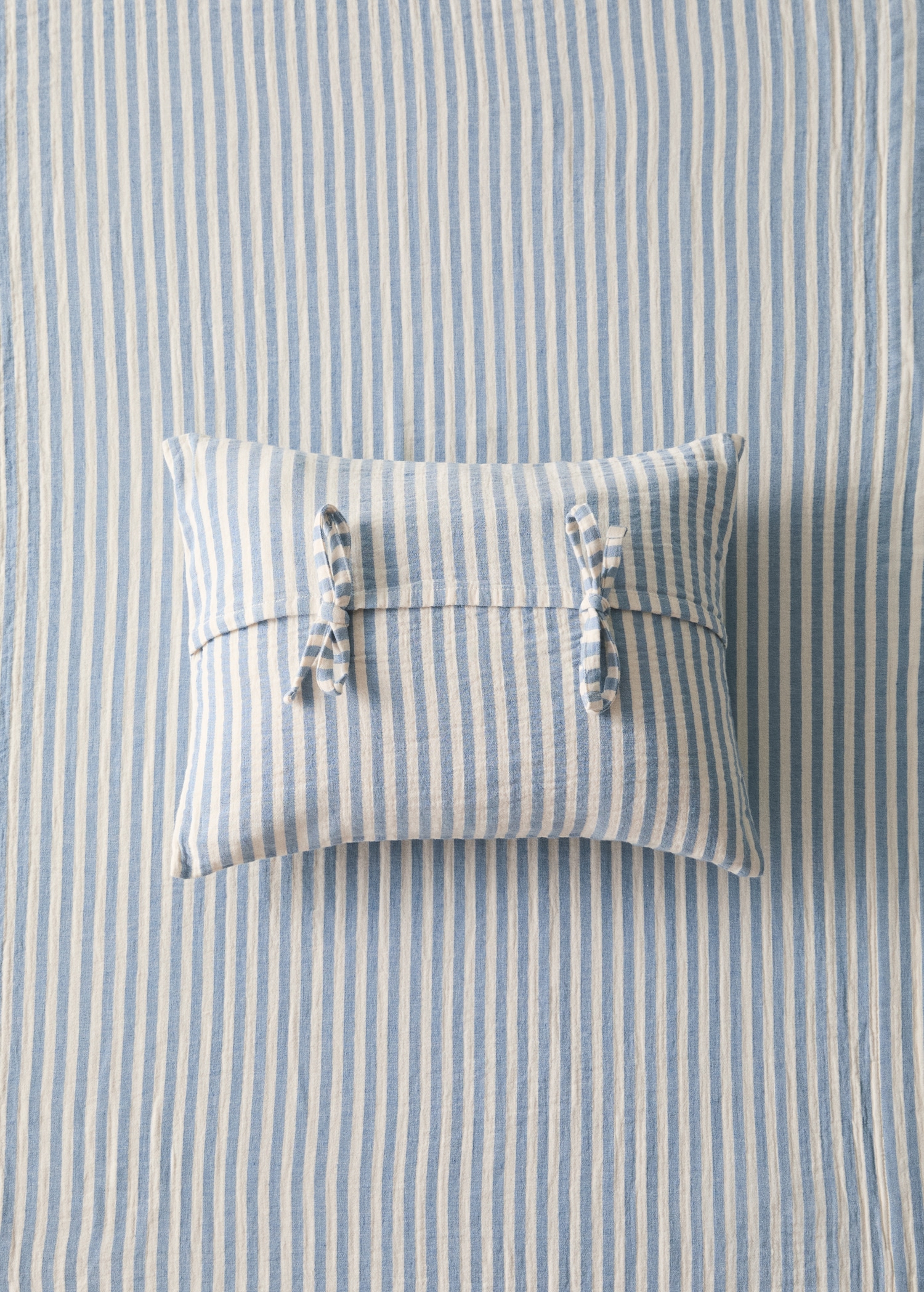 Cotton cushion cover with striped design - General plane