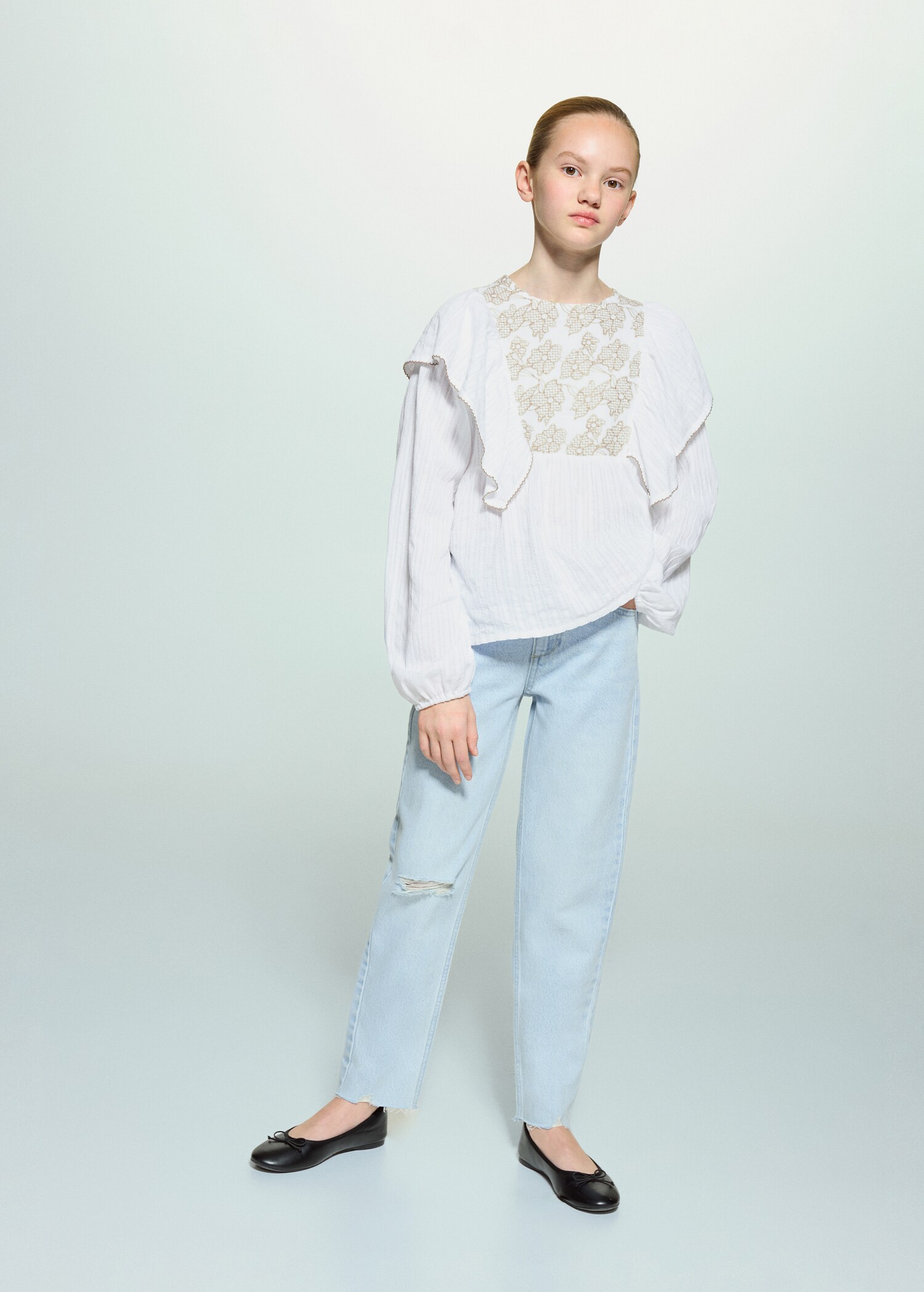 Cotton blouse with floral embroidery - General plane