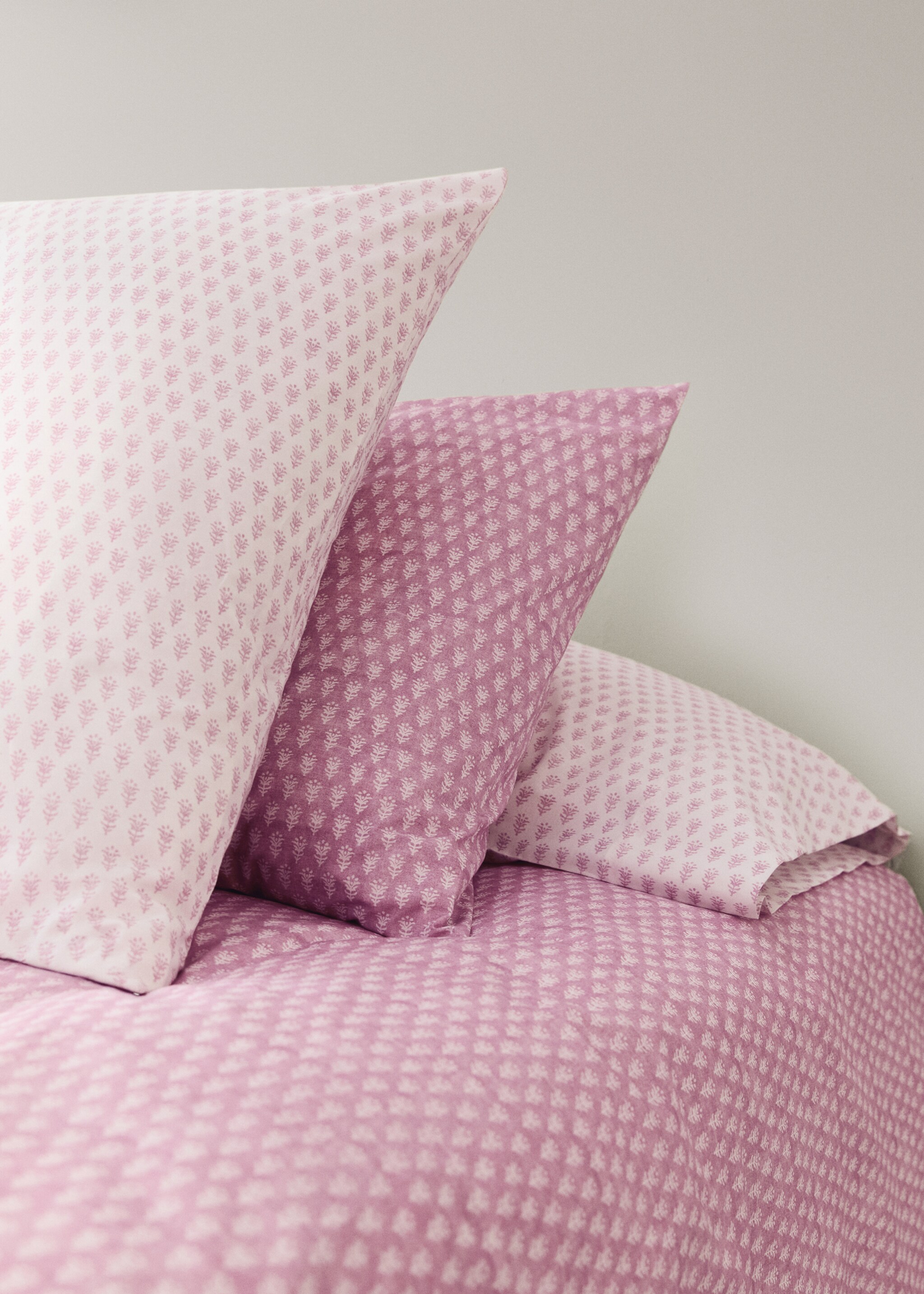 Kinderkissenbezug aus Baumwollperkal Mini Flor 50x75 cm - Allgemeine Ansicht, Rosa. Ref: 27044058-00.
