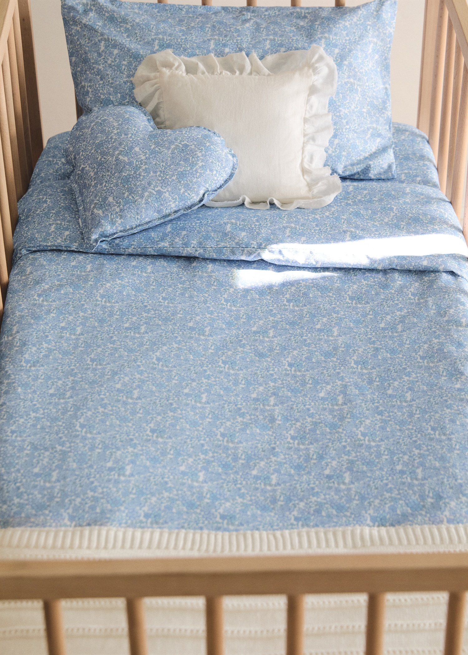 Mini cot duvet cover in cotton percale with floral design - General plane