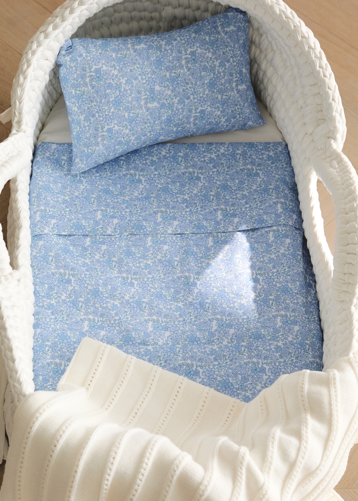 Floral cotton percale crib sheet and pillow set - General plane