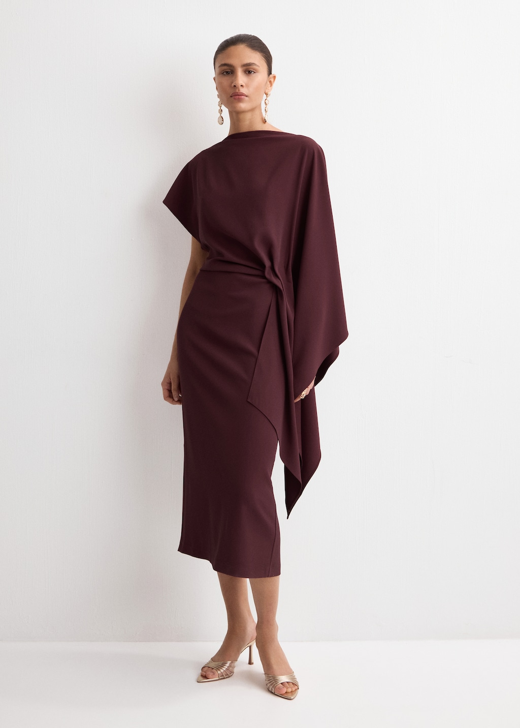 Midi dress with asymmetrical sleeves