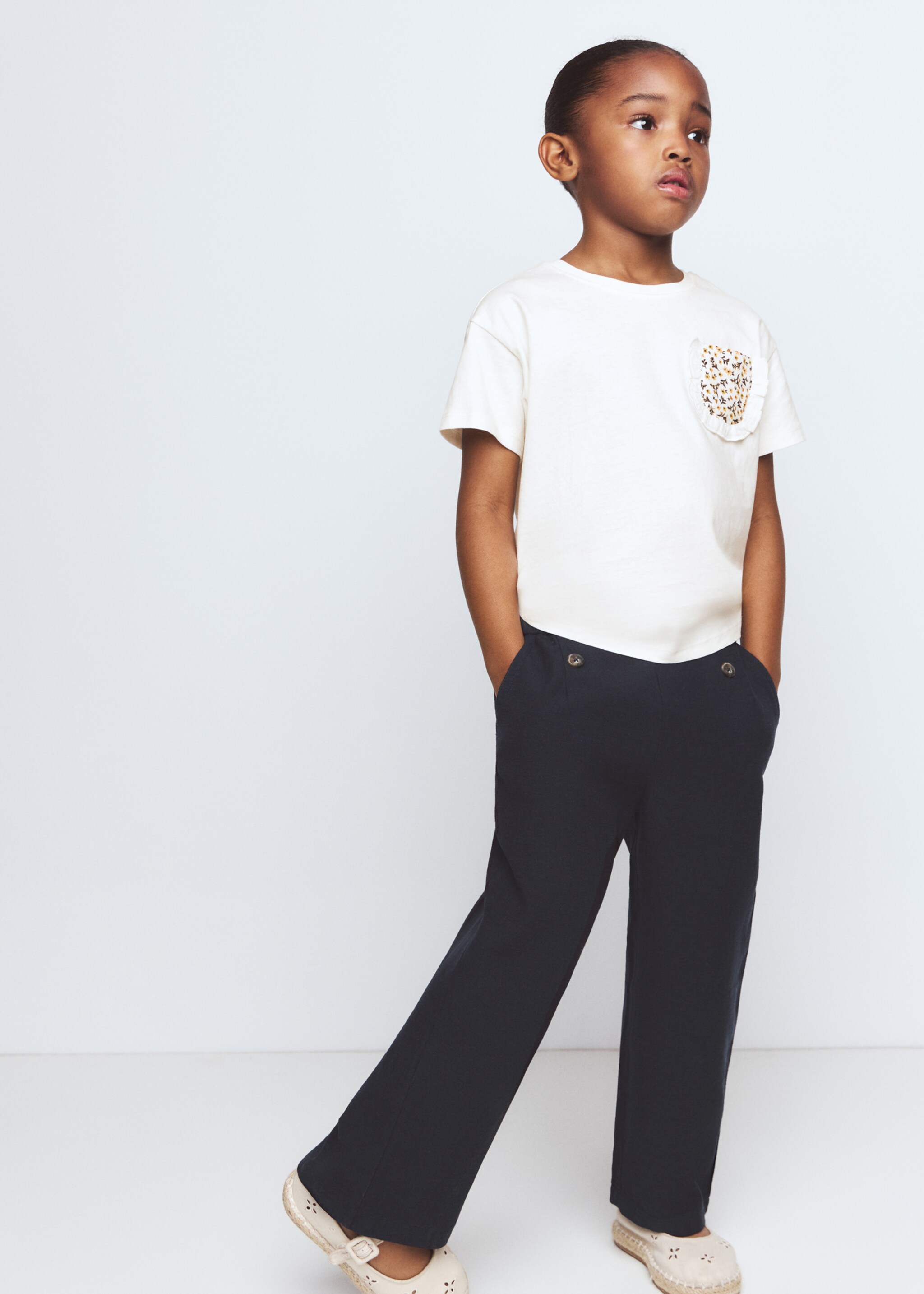 Koszulka z bawełny z haftowaną kieszenią - Plan ogólny, Złamana biel. Ref: 27044409-00.