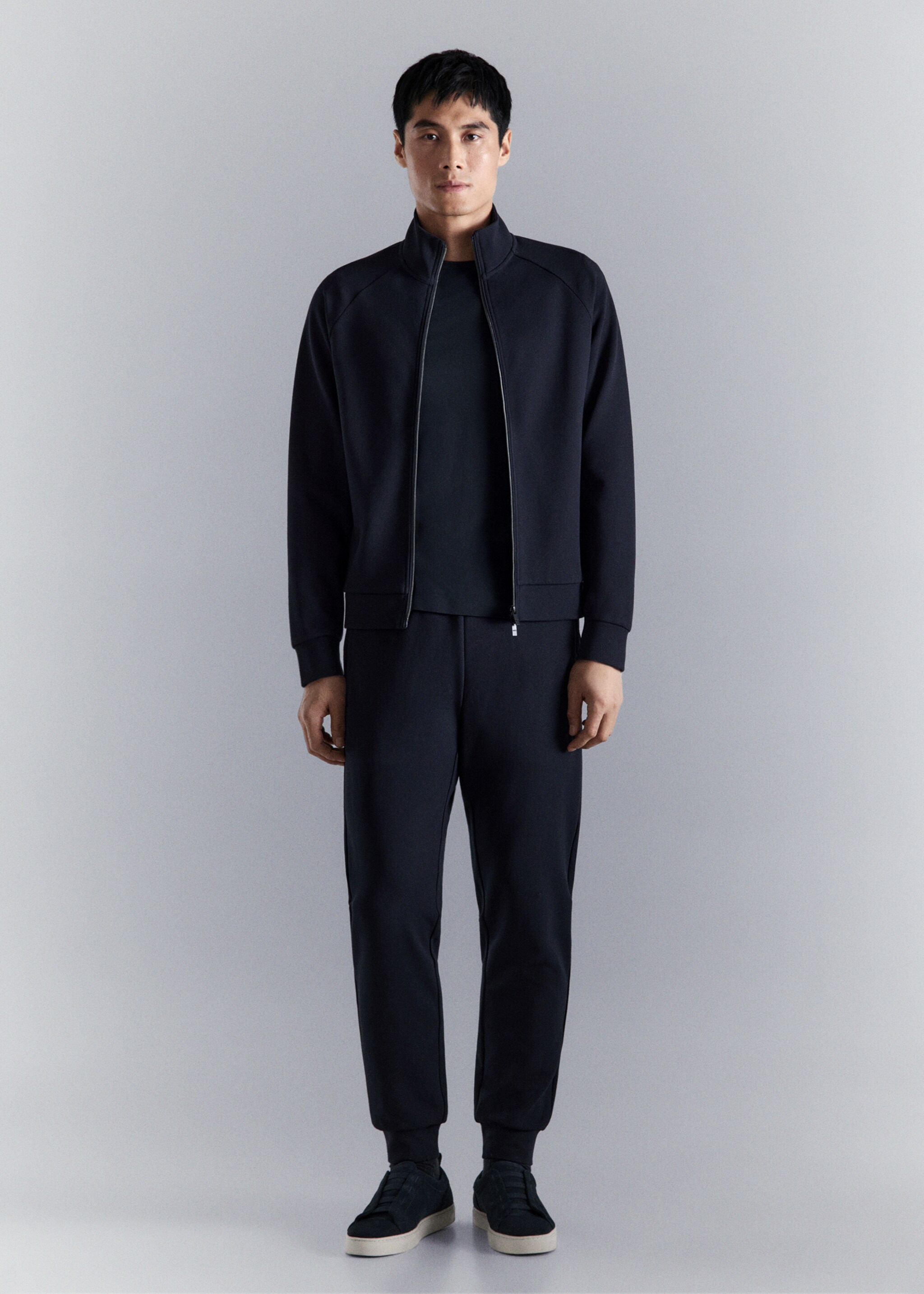 Свитшот прямого кроя на молнии из технологичной ткани - Общий план, Глубокий темно-синий. Ref: 27044426-00.