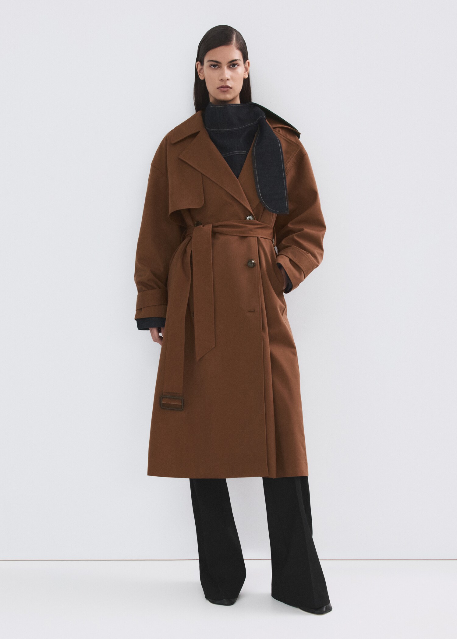 Long double-breasted trench coat - General plane