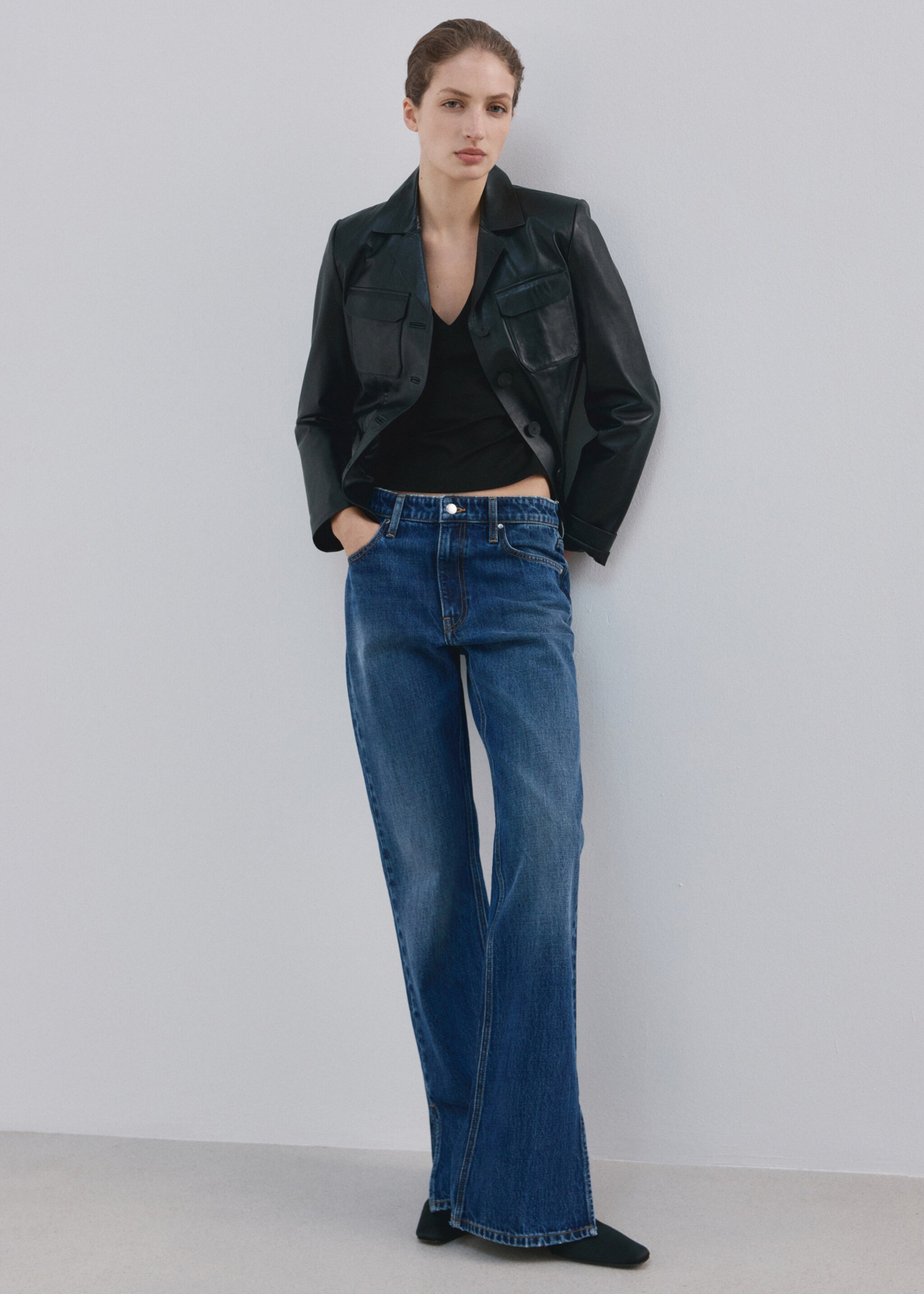 Fitted V-neck top - General plane, Black. Ref: 27045828-00.