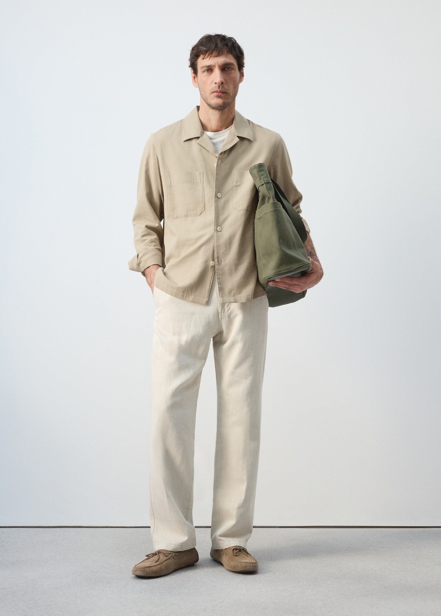 قميص علوي من القطن بياقة بولينغ - رؤية عامة