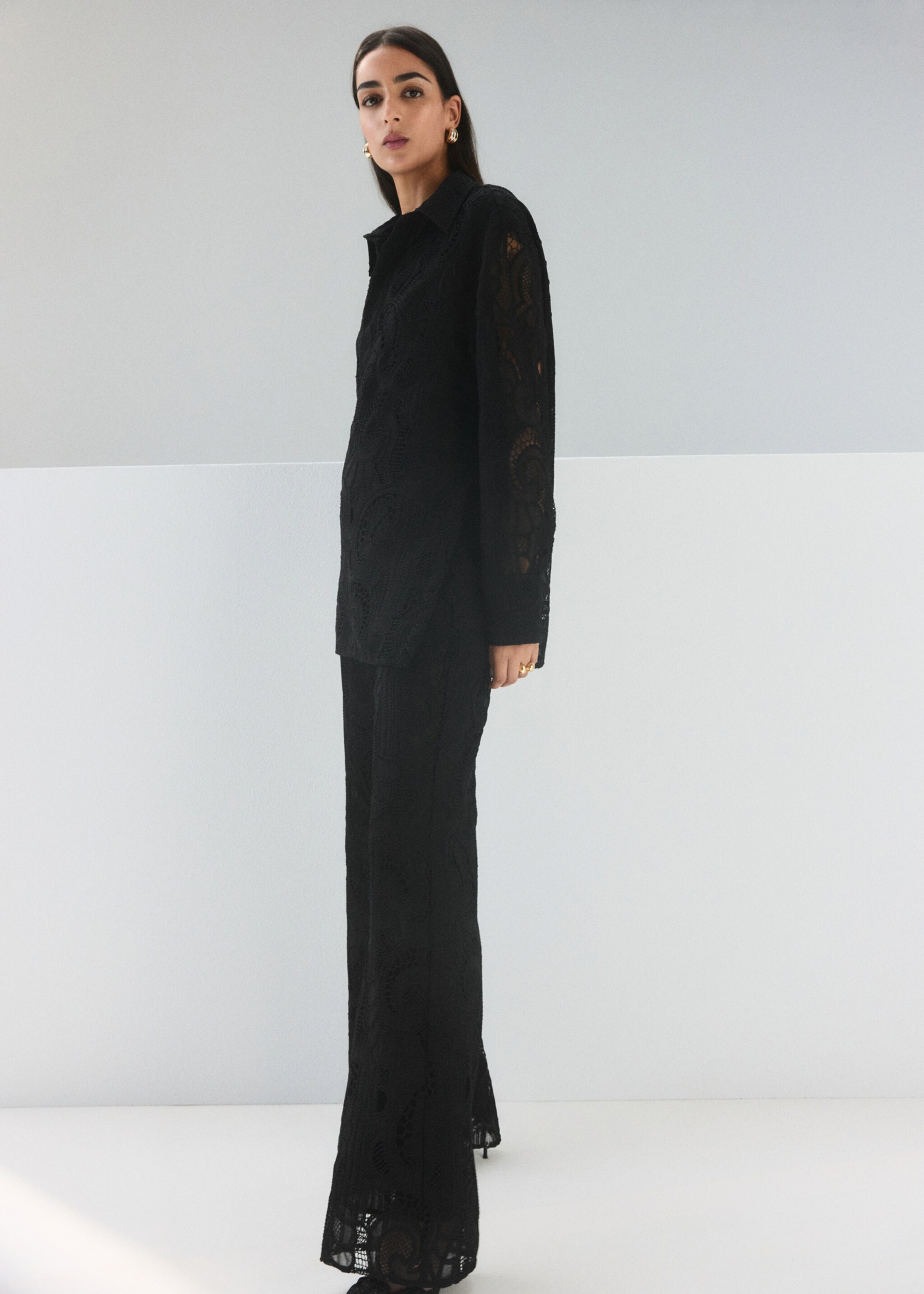 Straight pants with openwork embroidery - Total bildeutsnitt, Svart. Ref: 27047136-00.