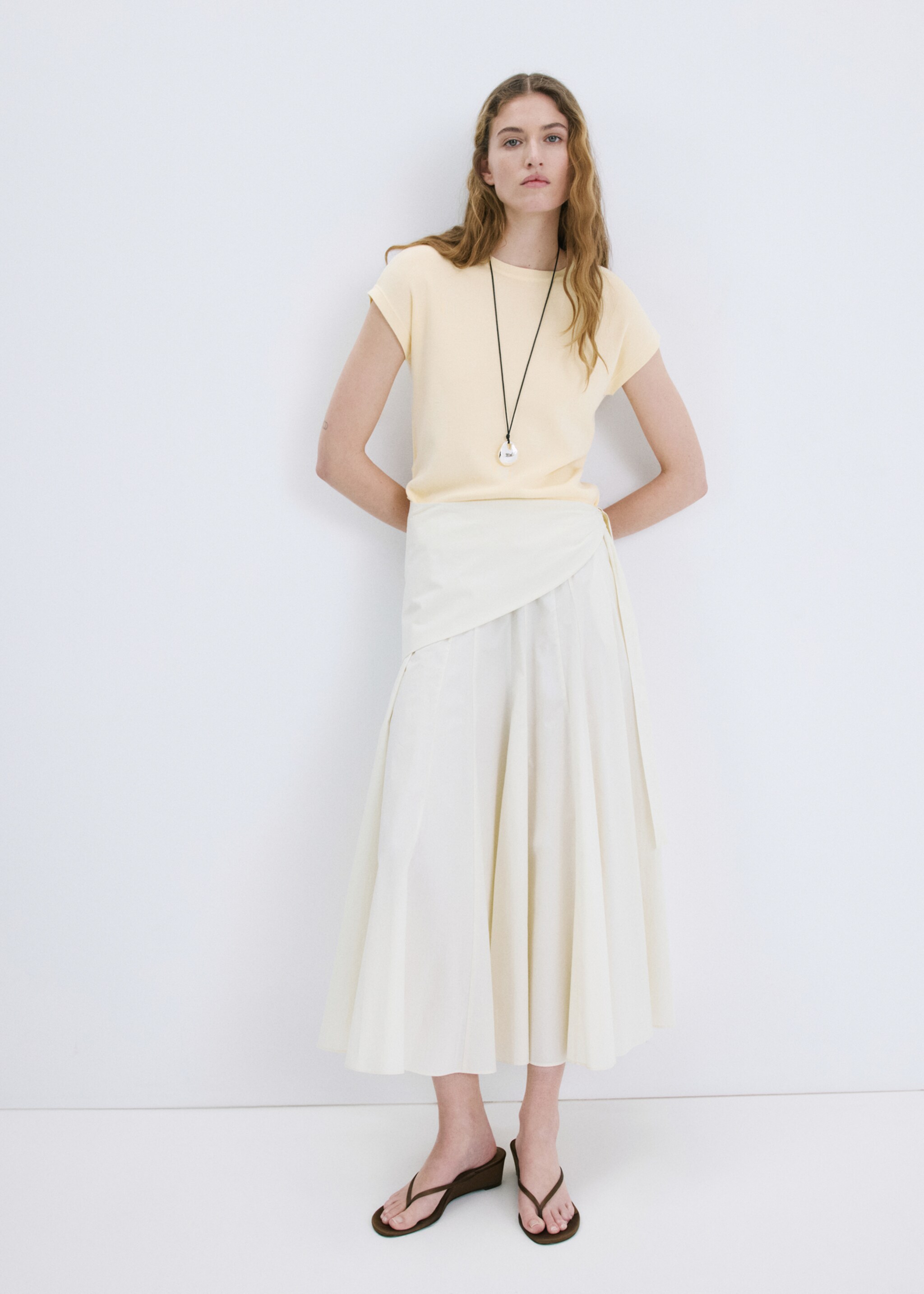 Short-sleeved knitted cotton sweater - General plane, Pastel Yellow. Ref: 27047144-00.