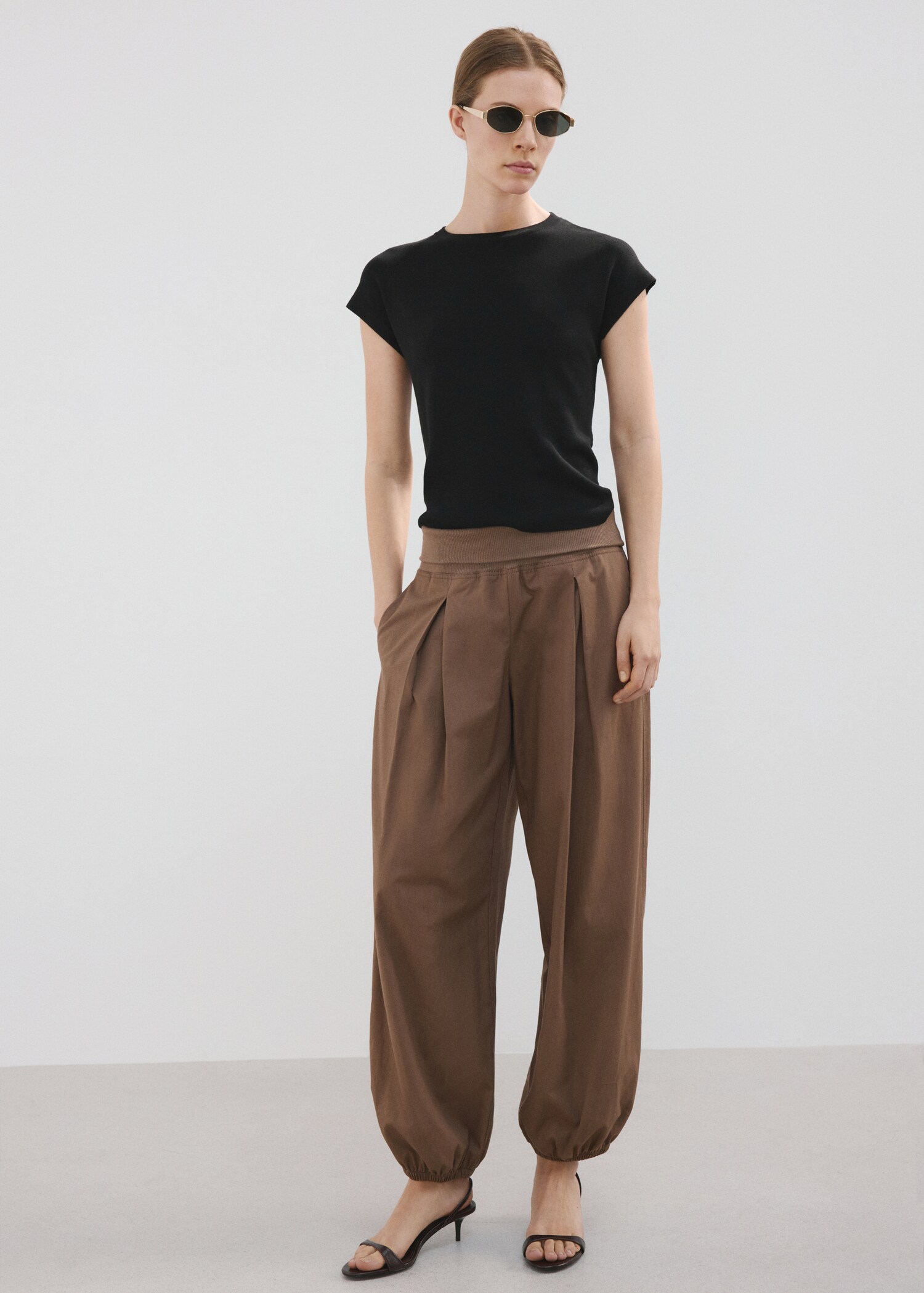 Short-sleeved knitted cotton sweater - General plane