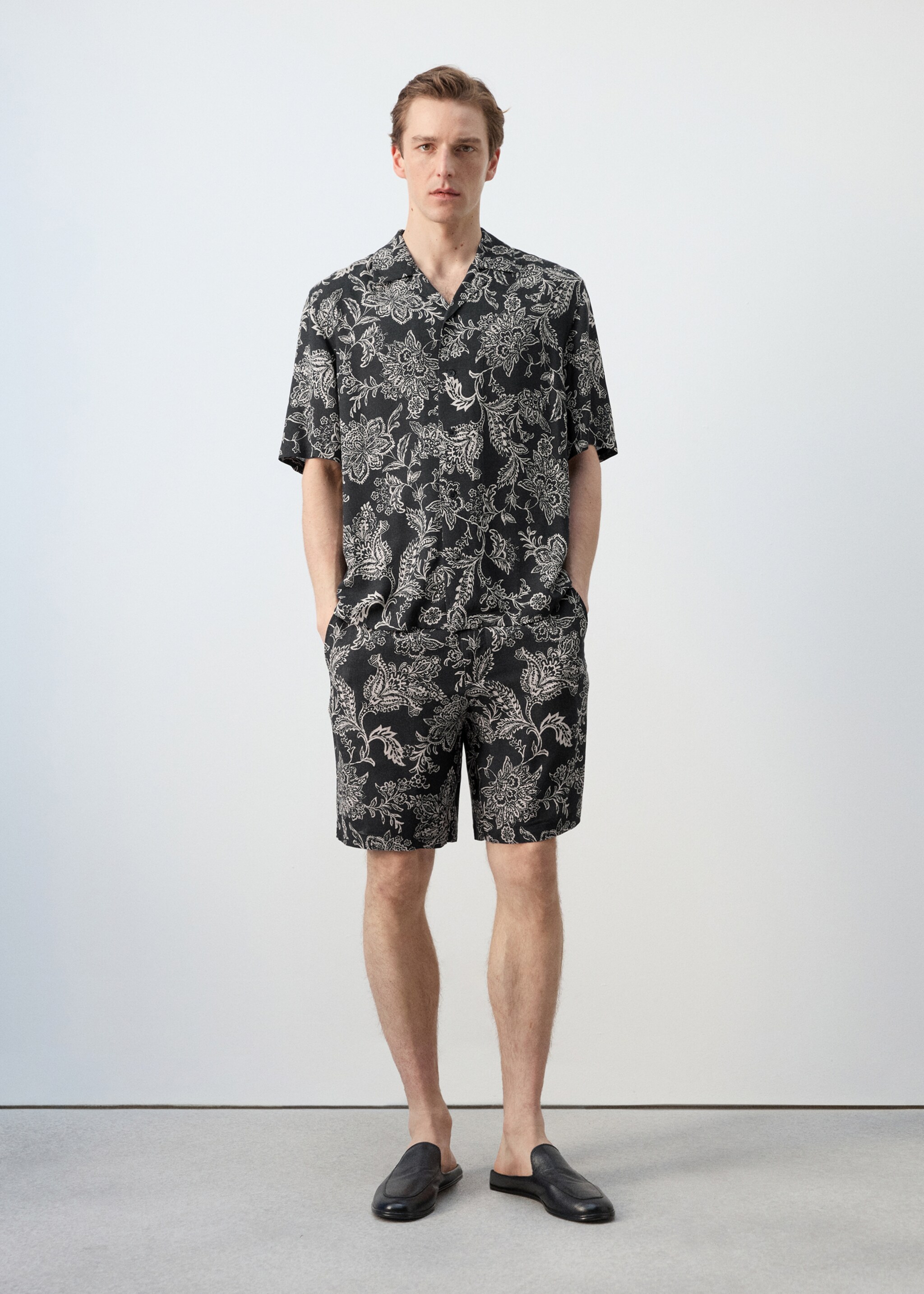 Bermudas slim fit estampada - Plano general, Negro. Ref: 27047895-00.