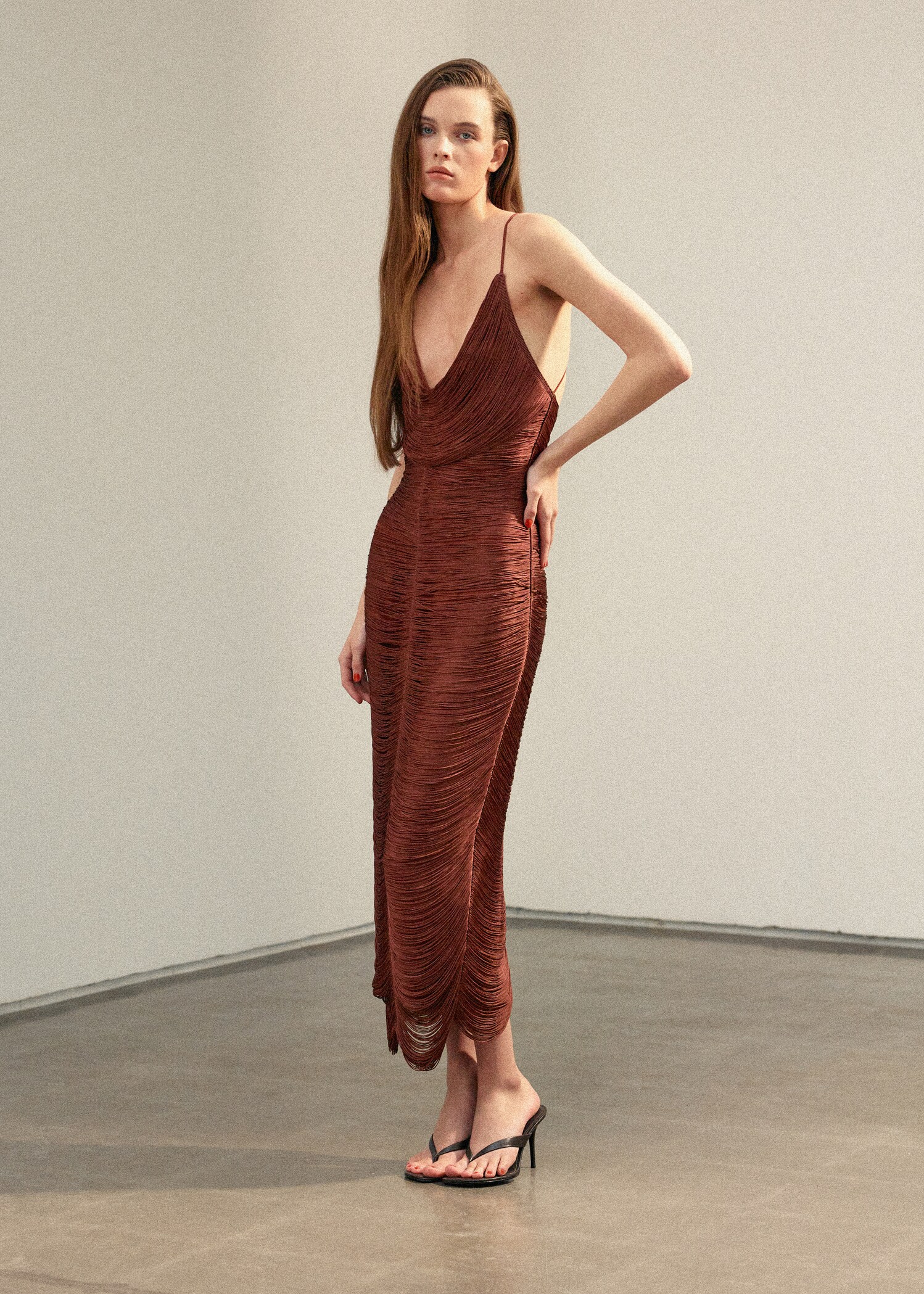 Fringed dress with low back - General plane