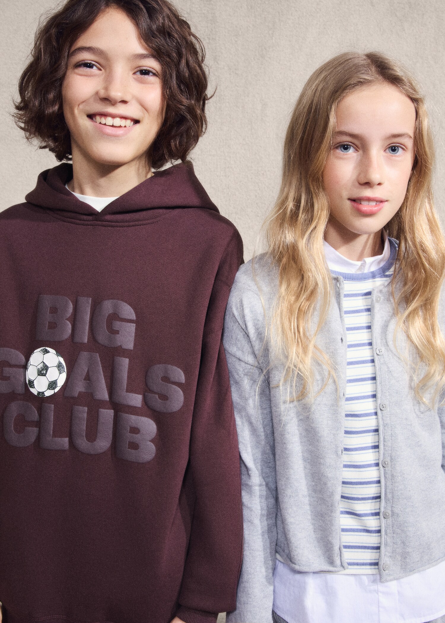 Sweatshirt met print in reliëf - Overzichtstekening