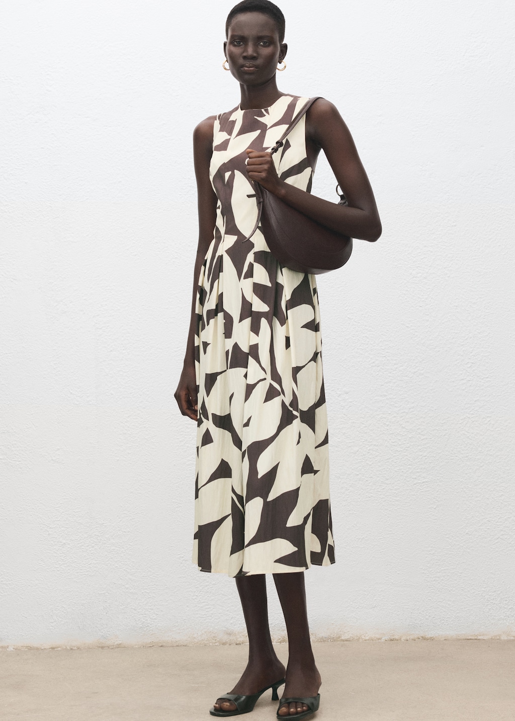 Floral-print flared dress