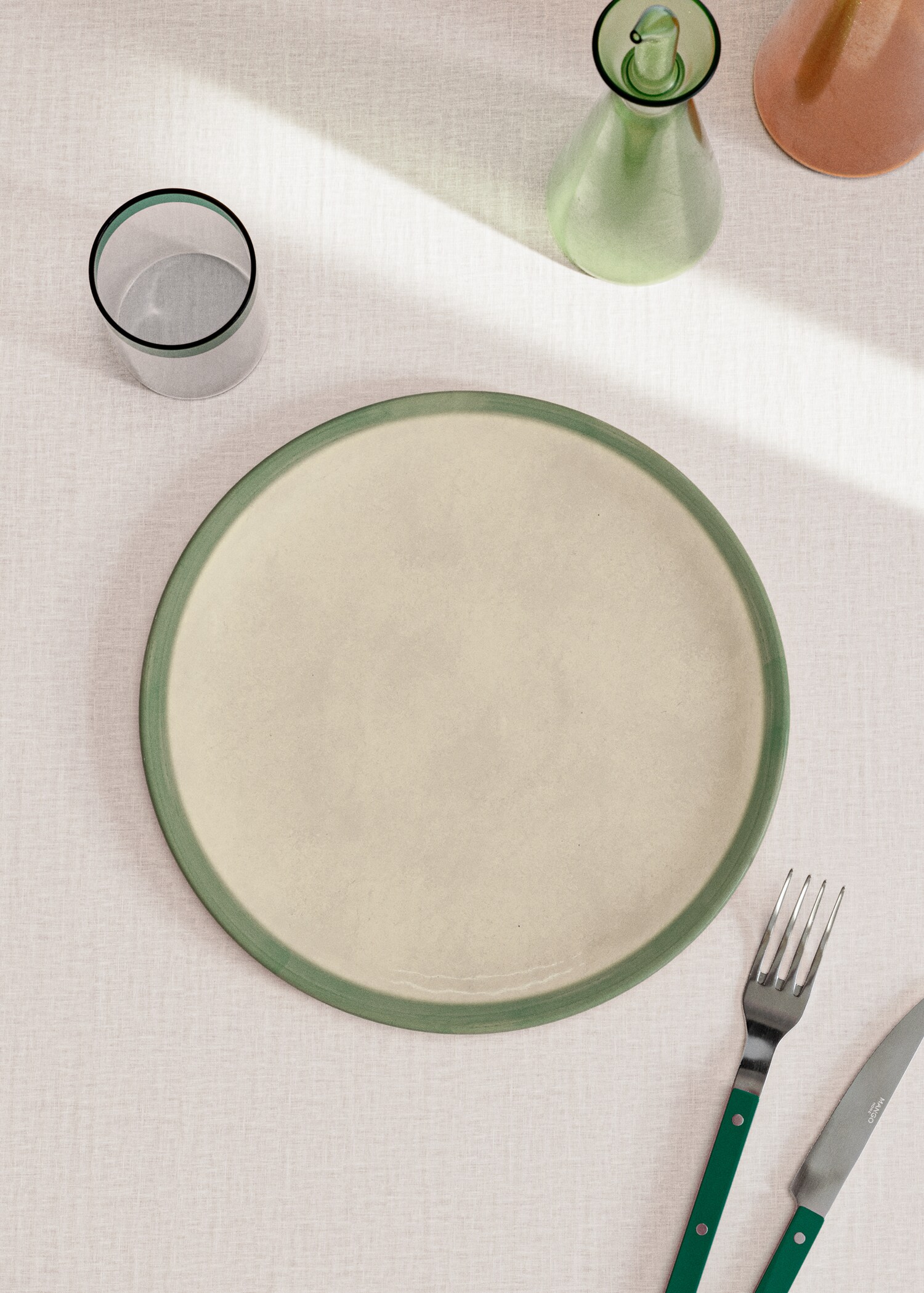 Contrast stoneware flat plate - General plane