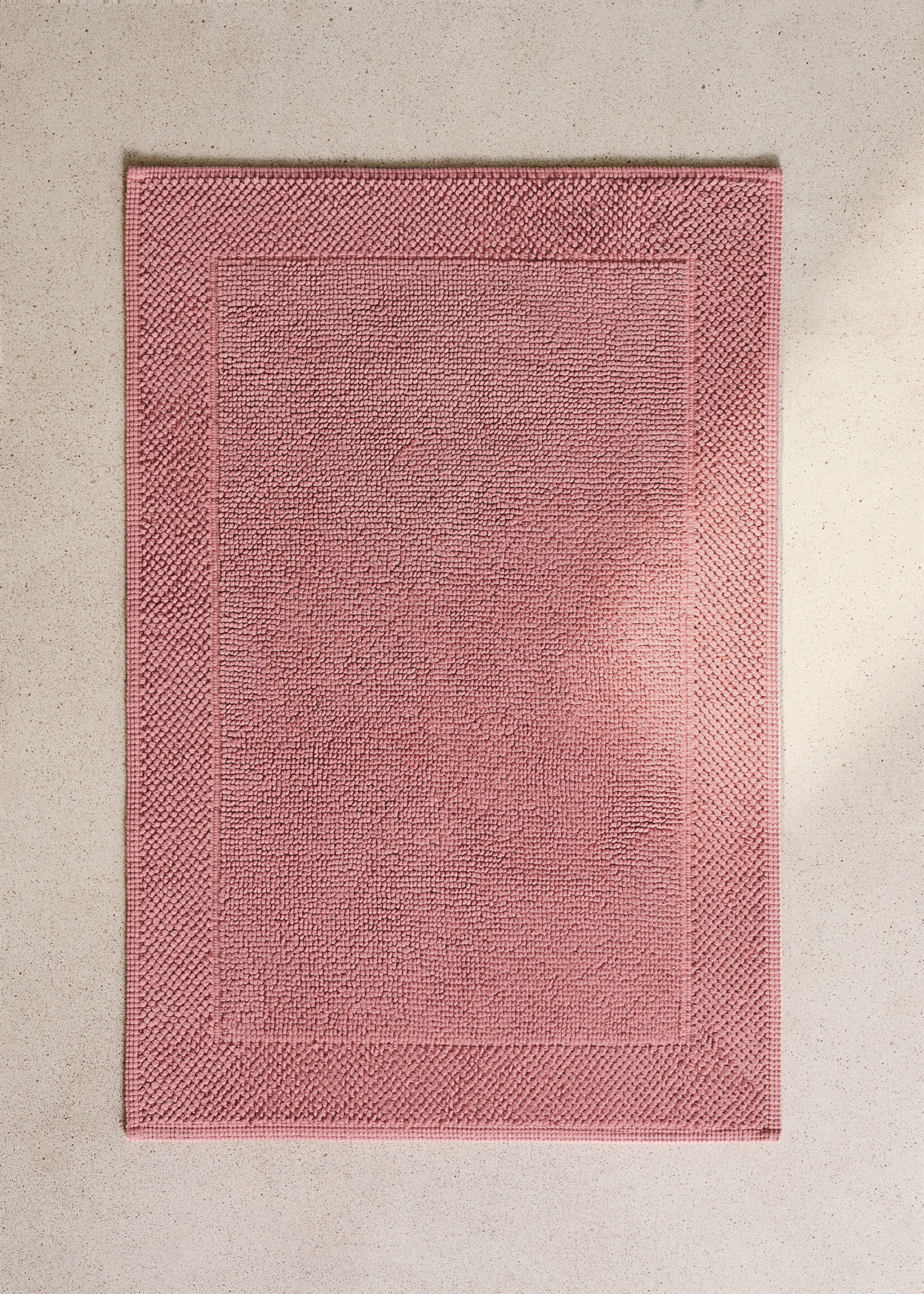 Garment-dyed cotton bath rug - General plane, Pale Pink. Ref: 27051531-00.