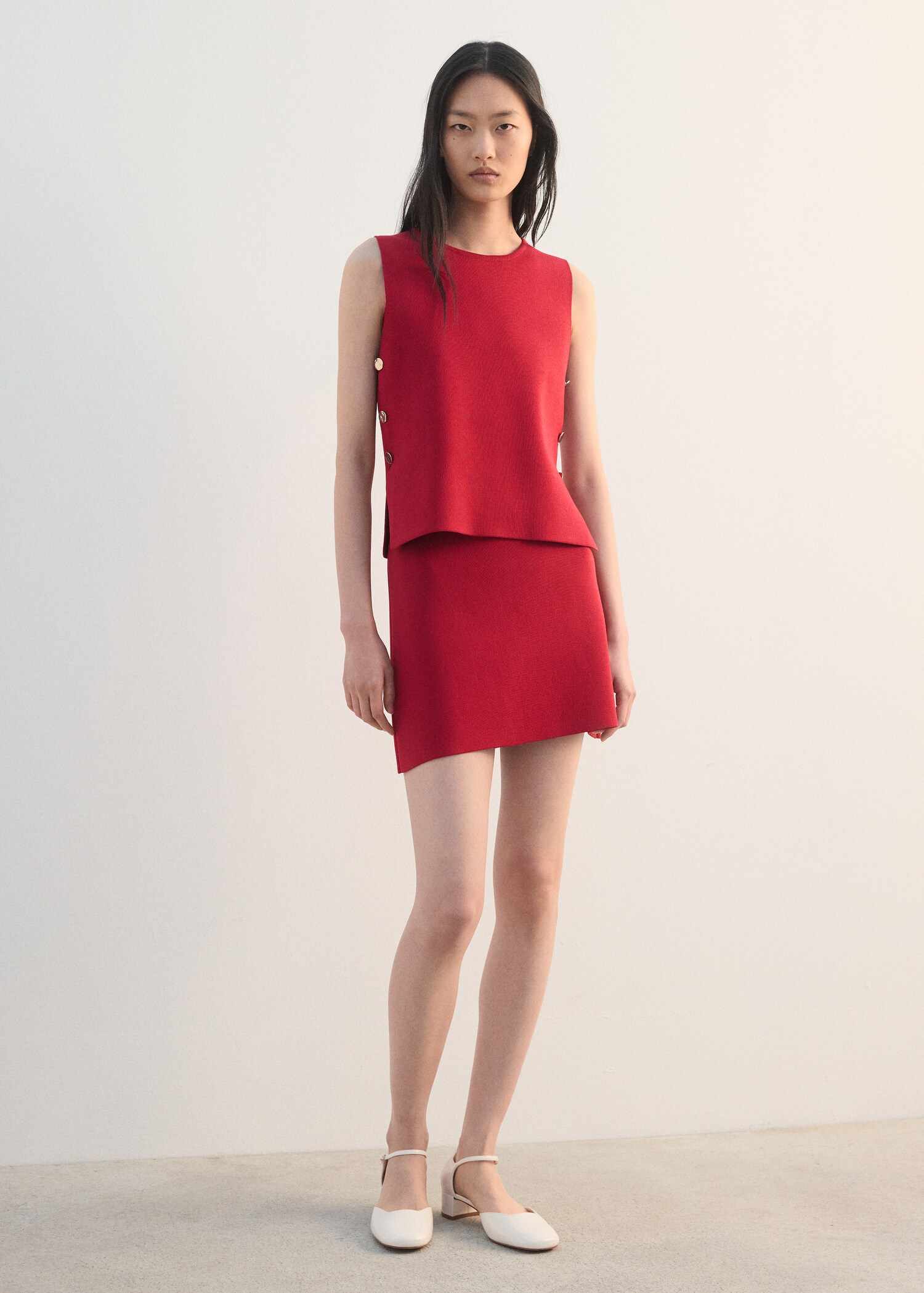 Knitted top with side buttons - General plane