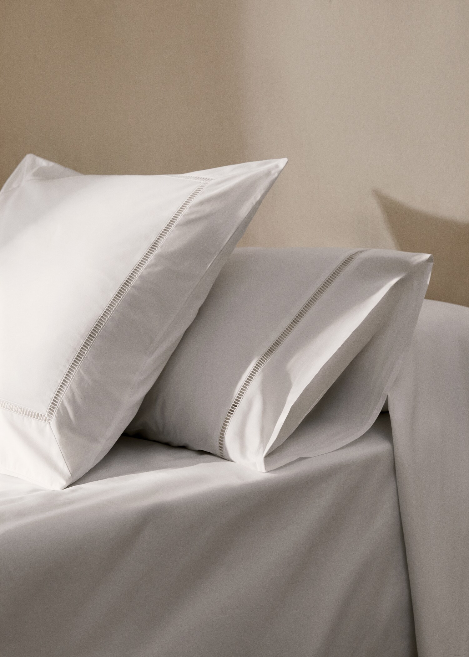 Two cotton percale hemstitched pillowcases 60x60 cm - General plane