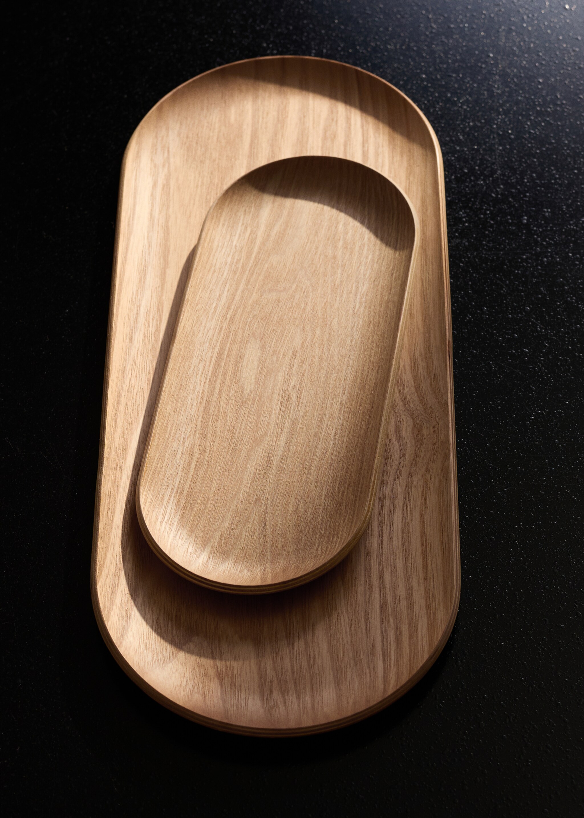 Bandeja decorativa de madeira tamanho pequeno - Plano geral, Castanho. Ref: 27052900-00.