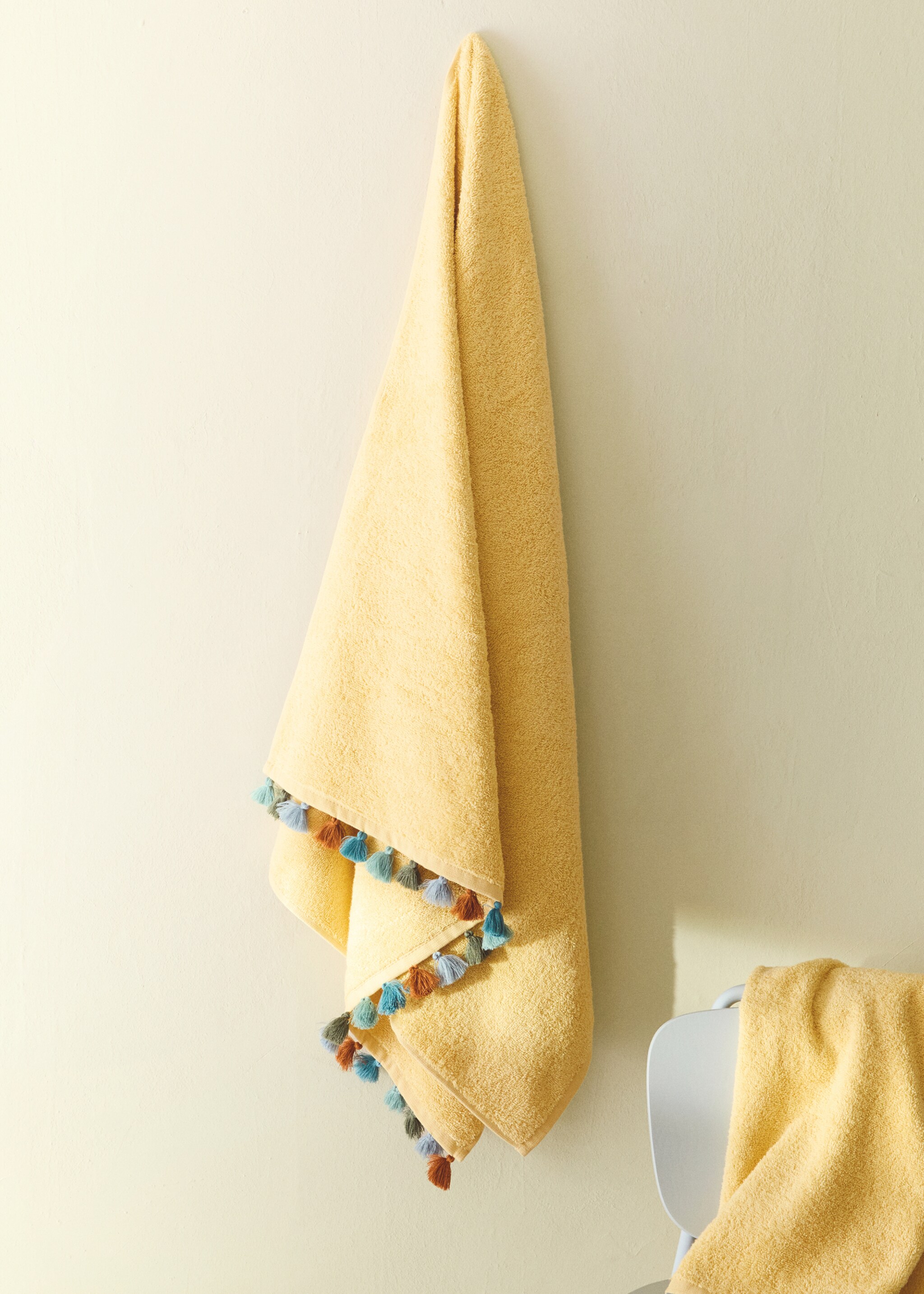 Children's cotton bath towel with multi-coloured pom-poms - General plane, Lime. Ref: 27052931-00.