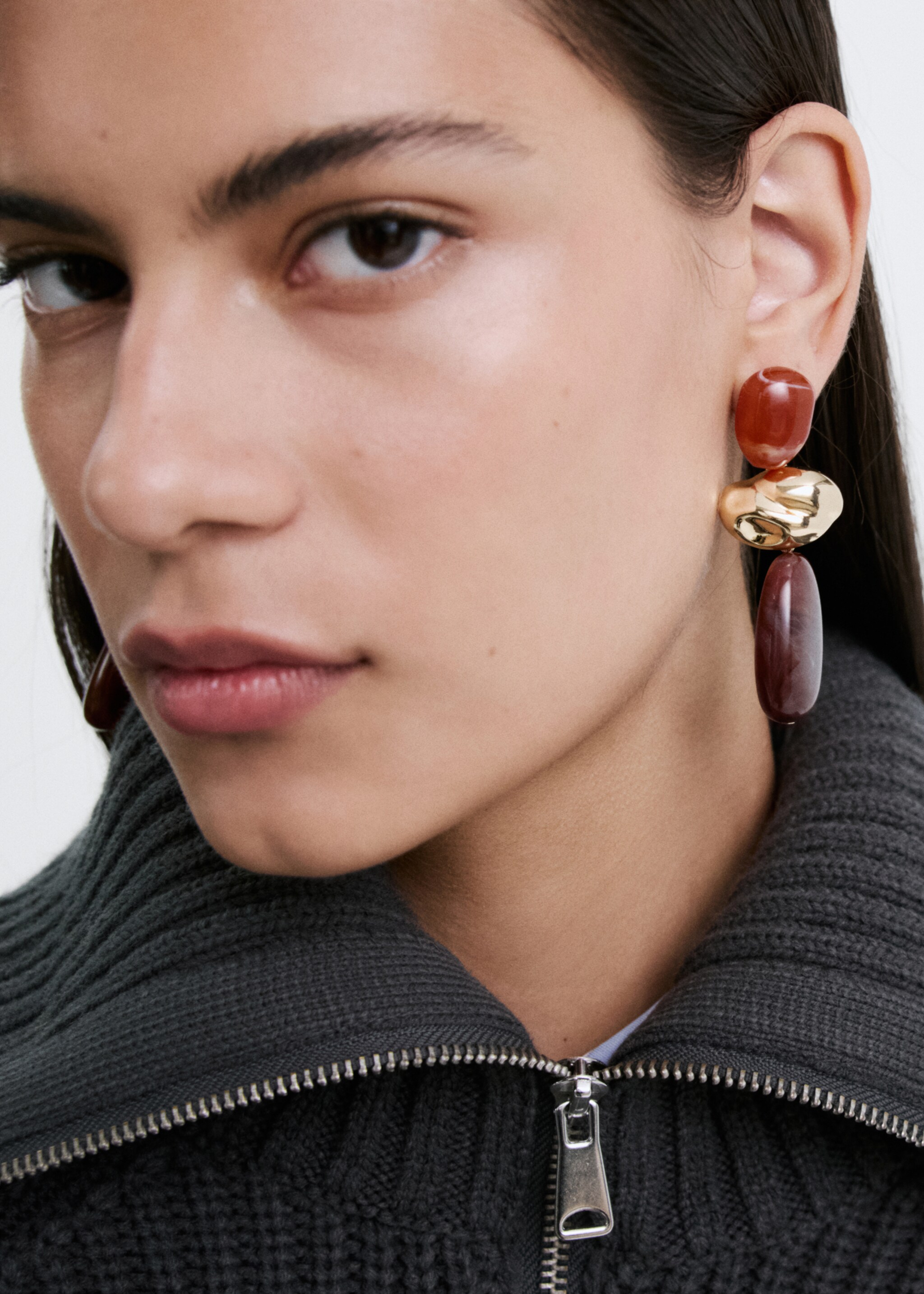 Combined resin hanging earrings - General plane, Gold. Ref: 27052935-00.