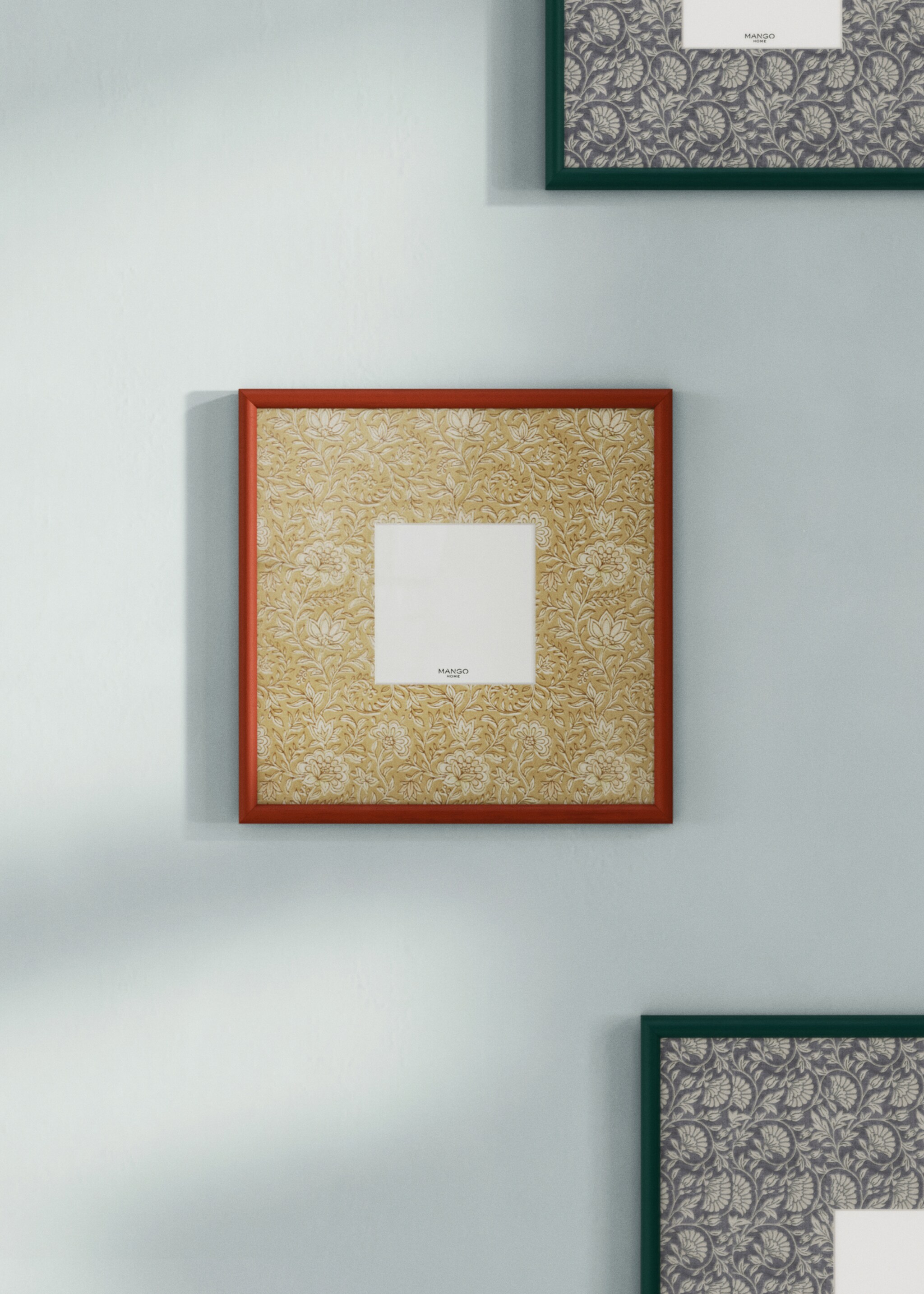 Großer Bilderrahmen mit kontrastierendem Blumenmuster - Allgemeine Ansicht, Orange. Ref: 27052936-00.