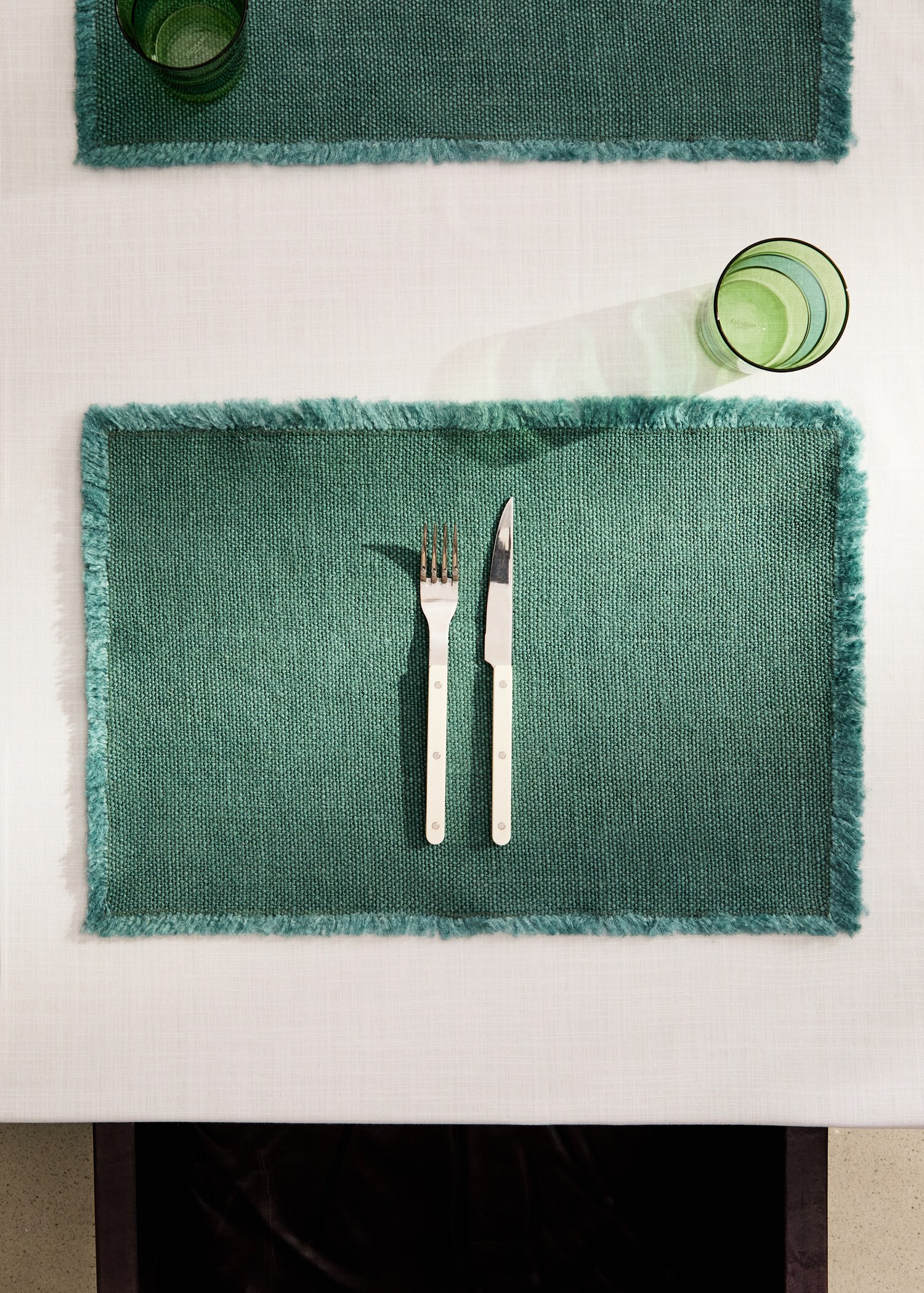 Frayed jute table mat - General plane