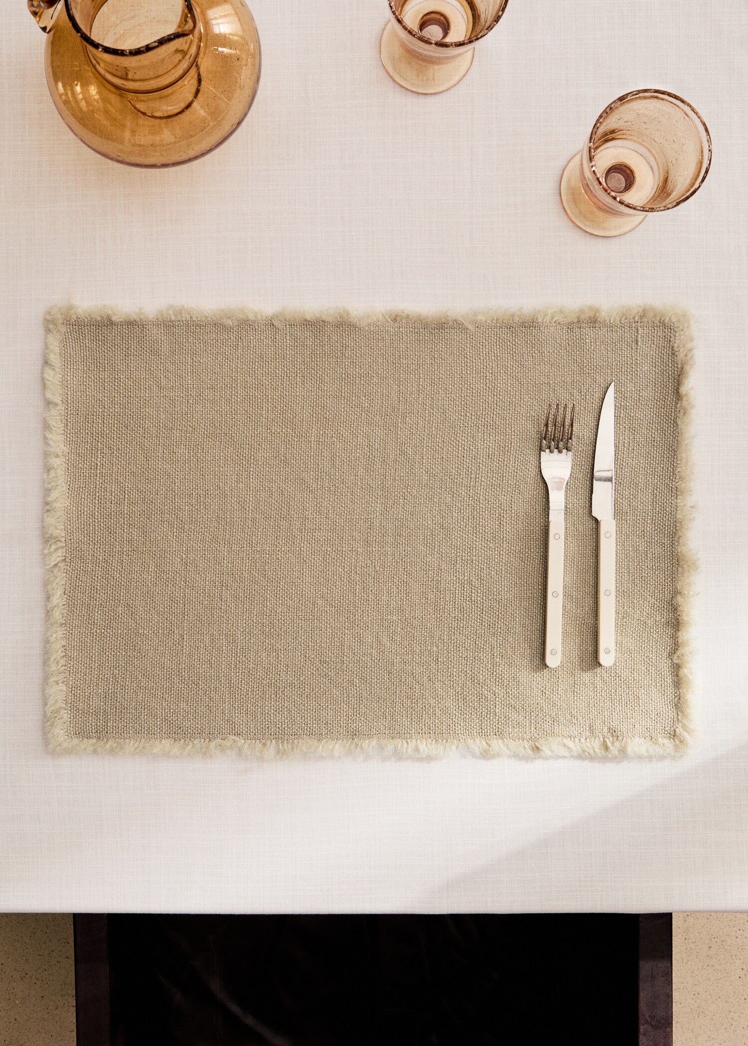 Frayed jute table mat - General plane