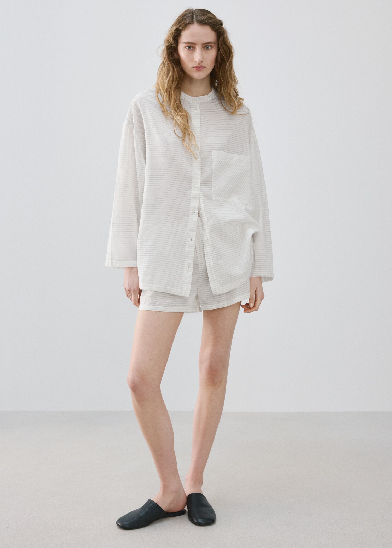 Camisa pijama rayas - Plano general