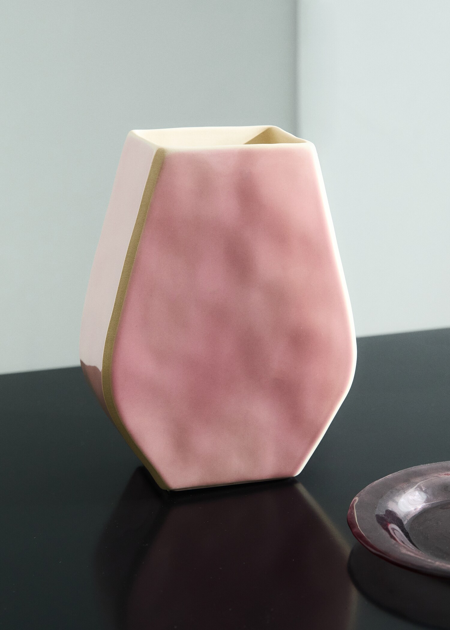 Colorful stoneware vase with contrast - General plane