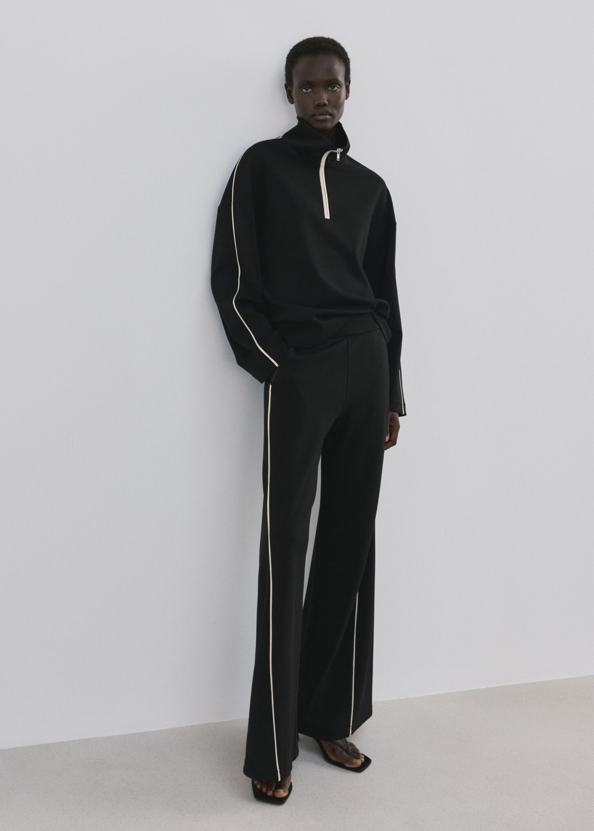 Turtleneck sweatshirt with zip - General plane, Black. Ref: 27054079-00.