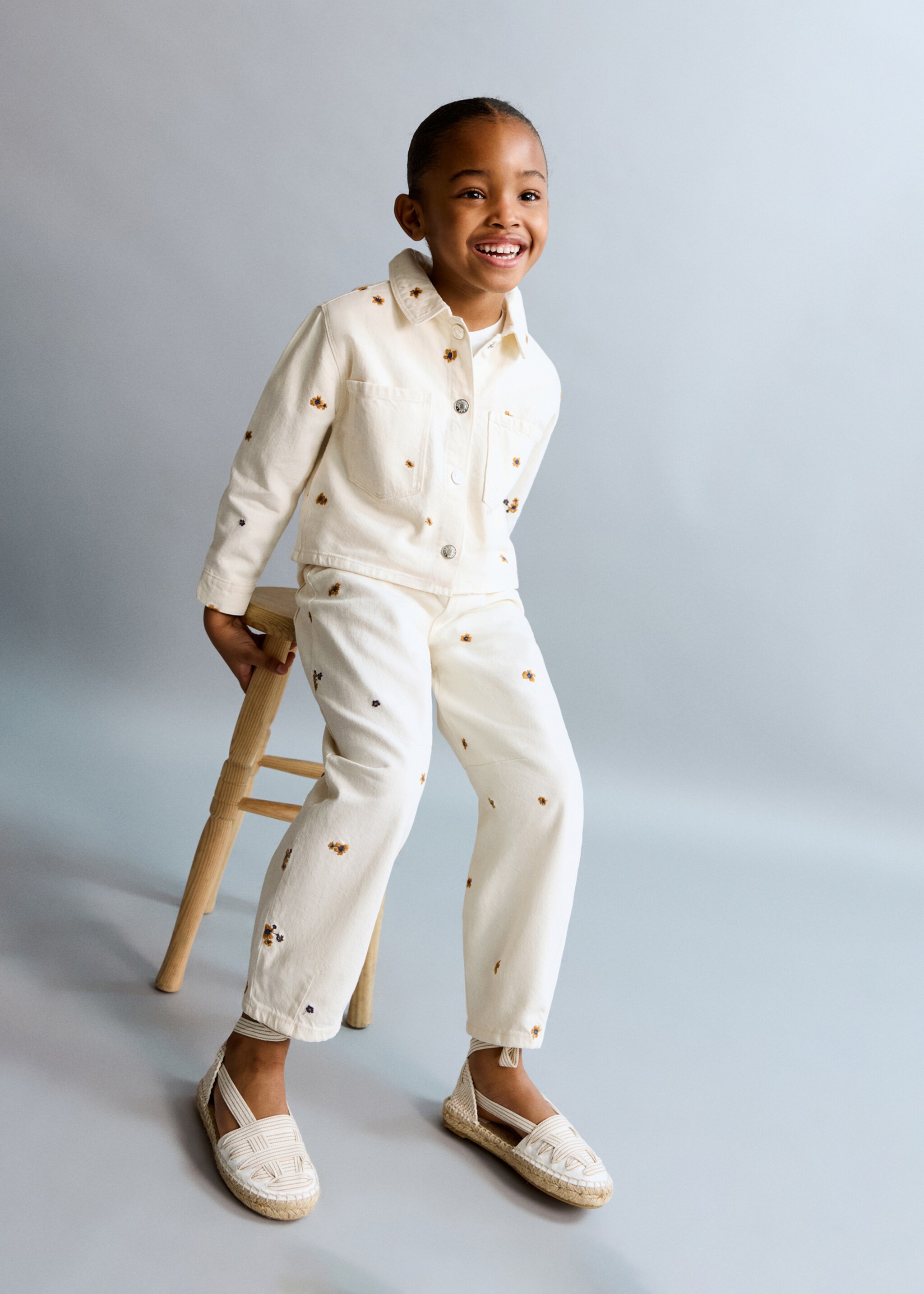 Denim jacket with embroidered details - General plane, Ecru. Ref: 27054429-00.