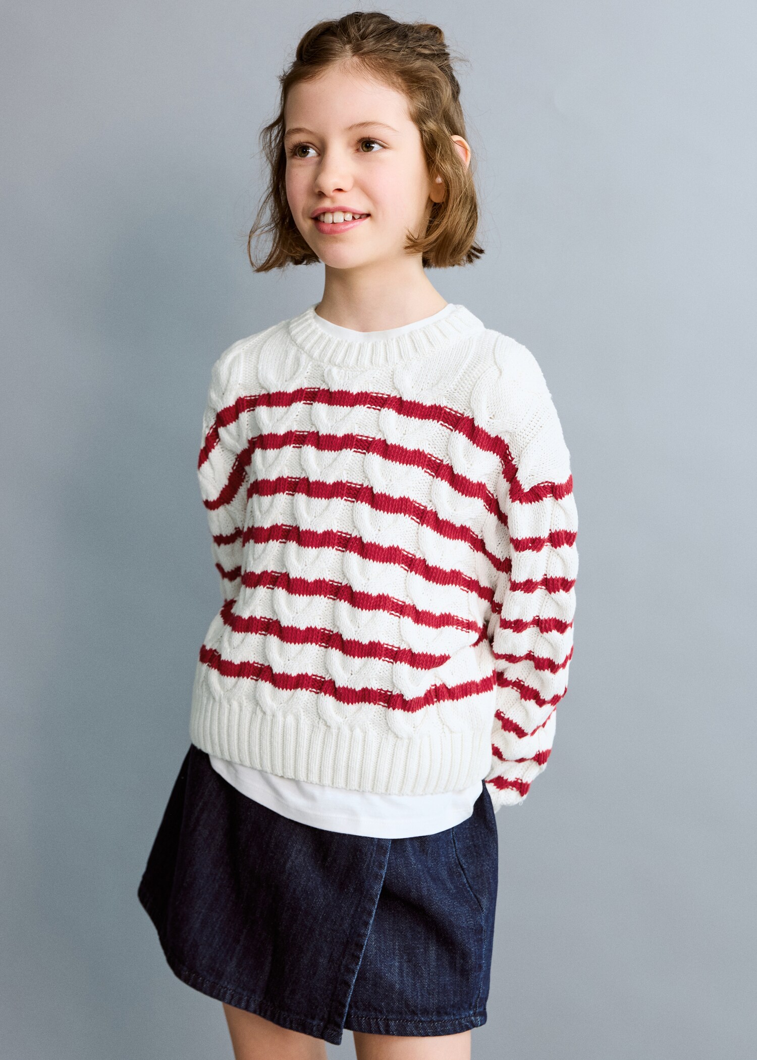 Knitted braided stripes sweater - General plane