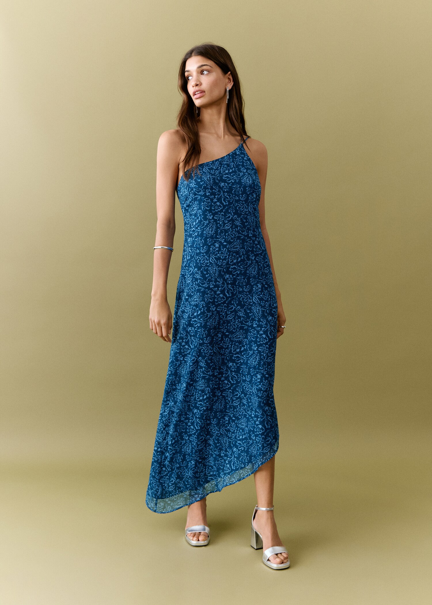 Asymmetrical floral dress - General plane