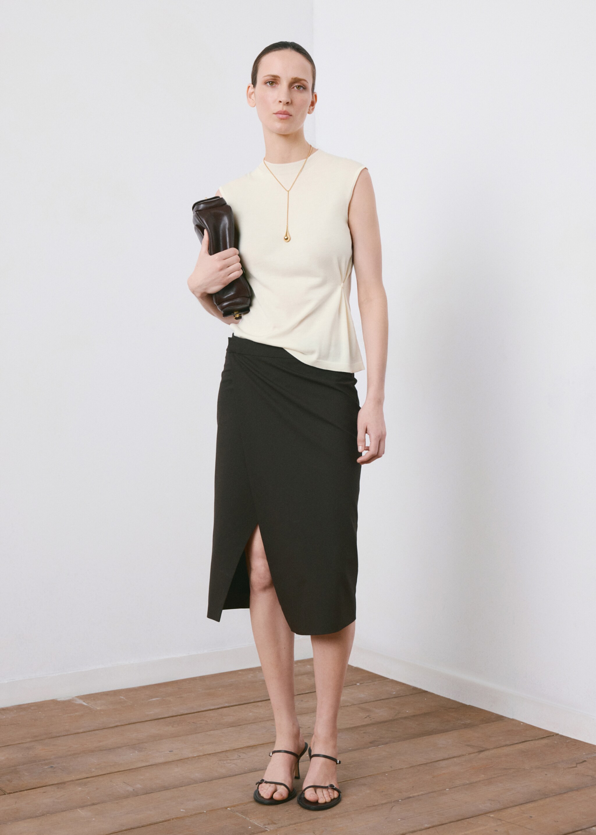 Top maille froncé sur le côté - Plan général, Écru. Ref: 27055819-00.