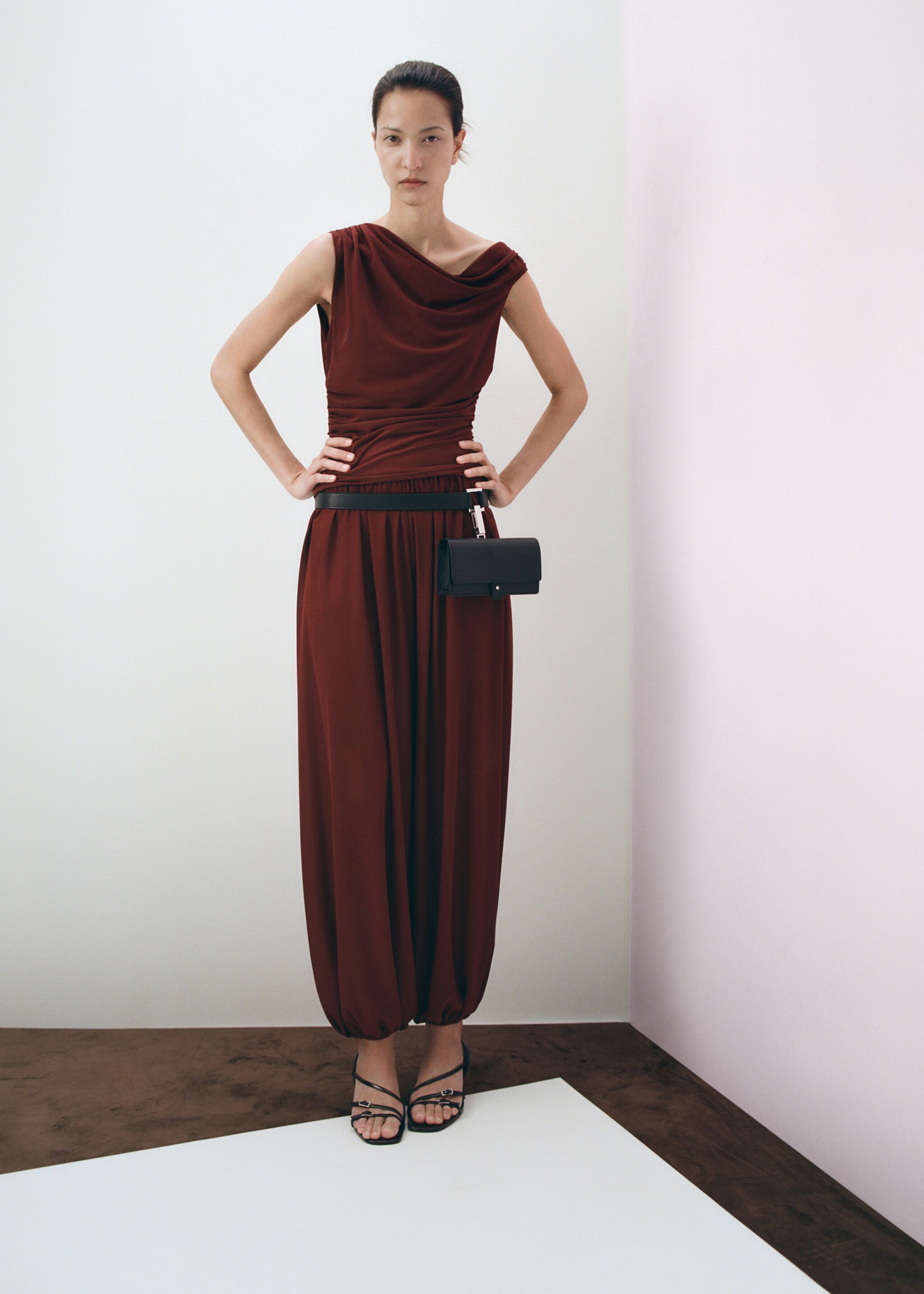 T-shirt asymétrique détails froncés - Plan général, Rouge-orangé. Ref: 27055832-00.