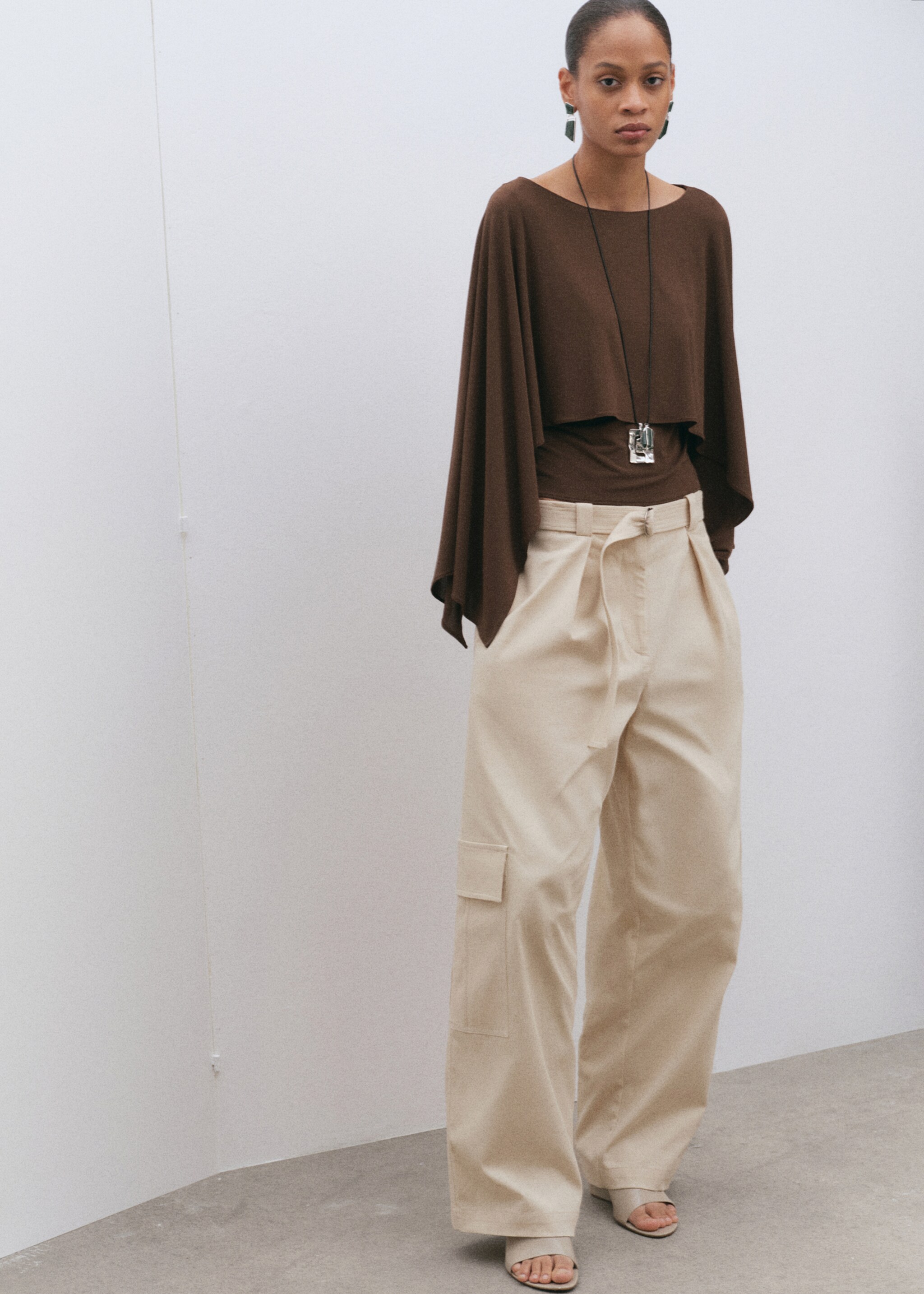 بلوزة .-- lina - رؤية عامة, بني. Ref: 27055838-00.