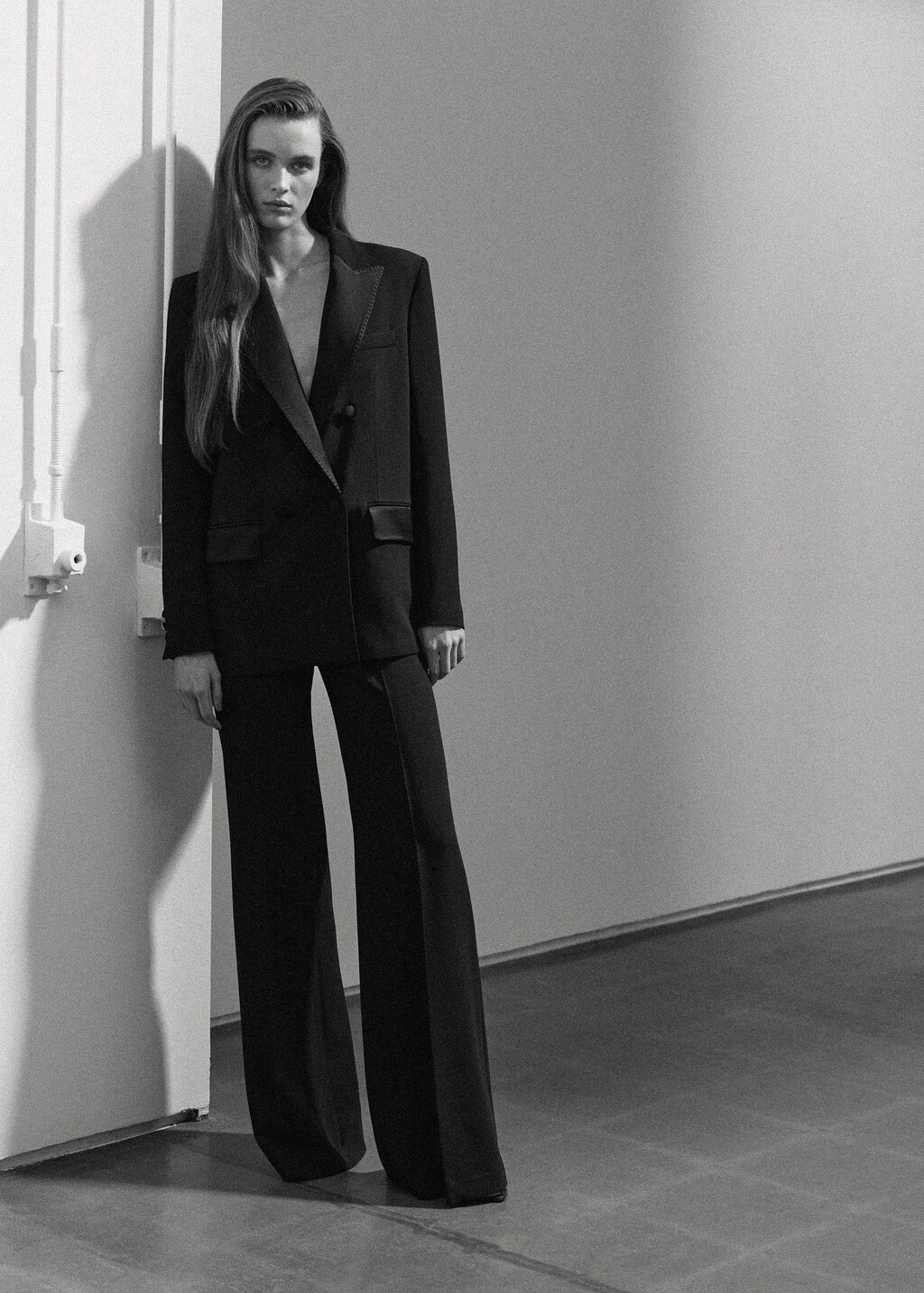 Topstitched blazer with lapels - image 2